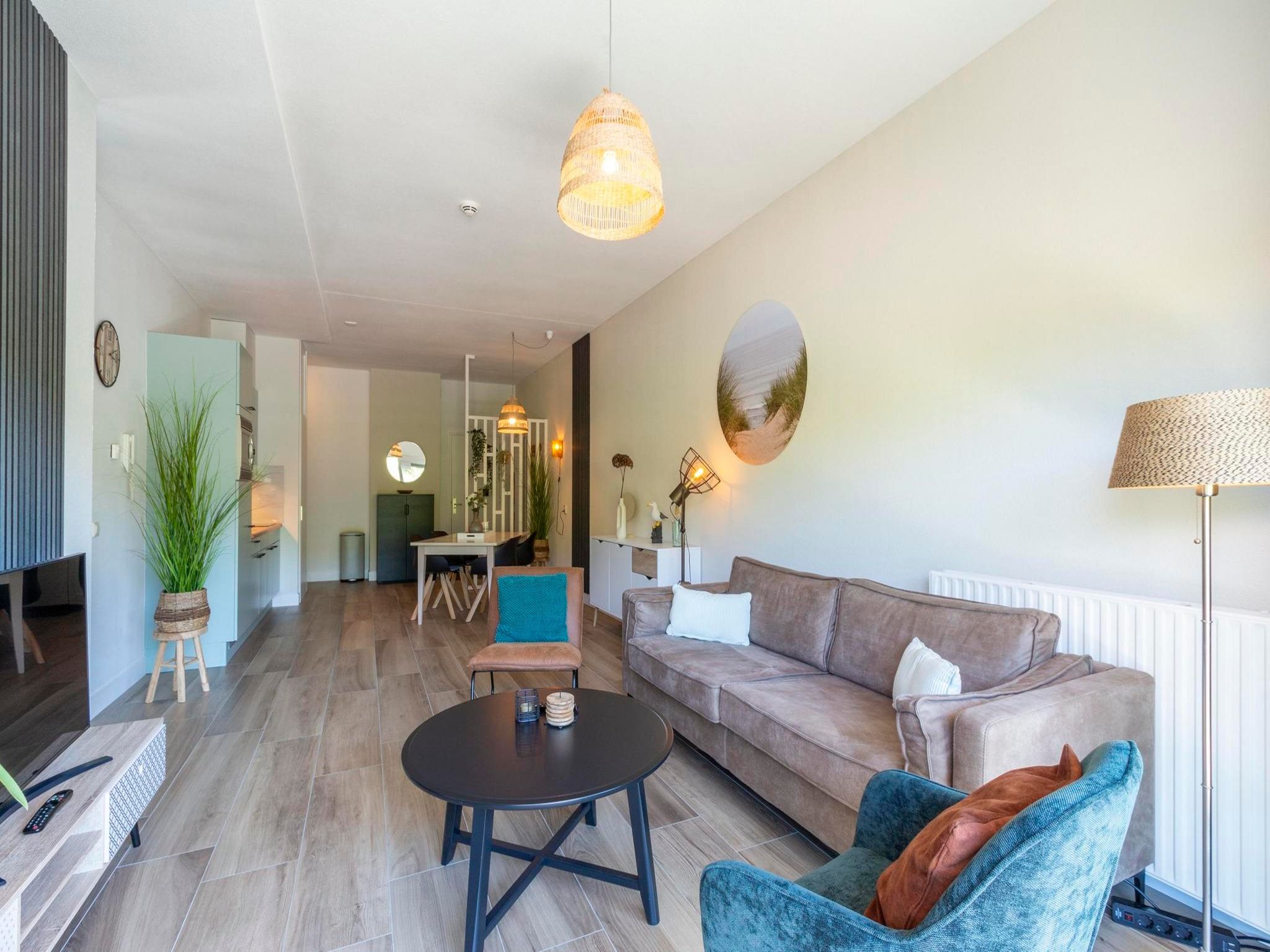 De woonkamer van Wijde Blick 112 in Callantsoog