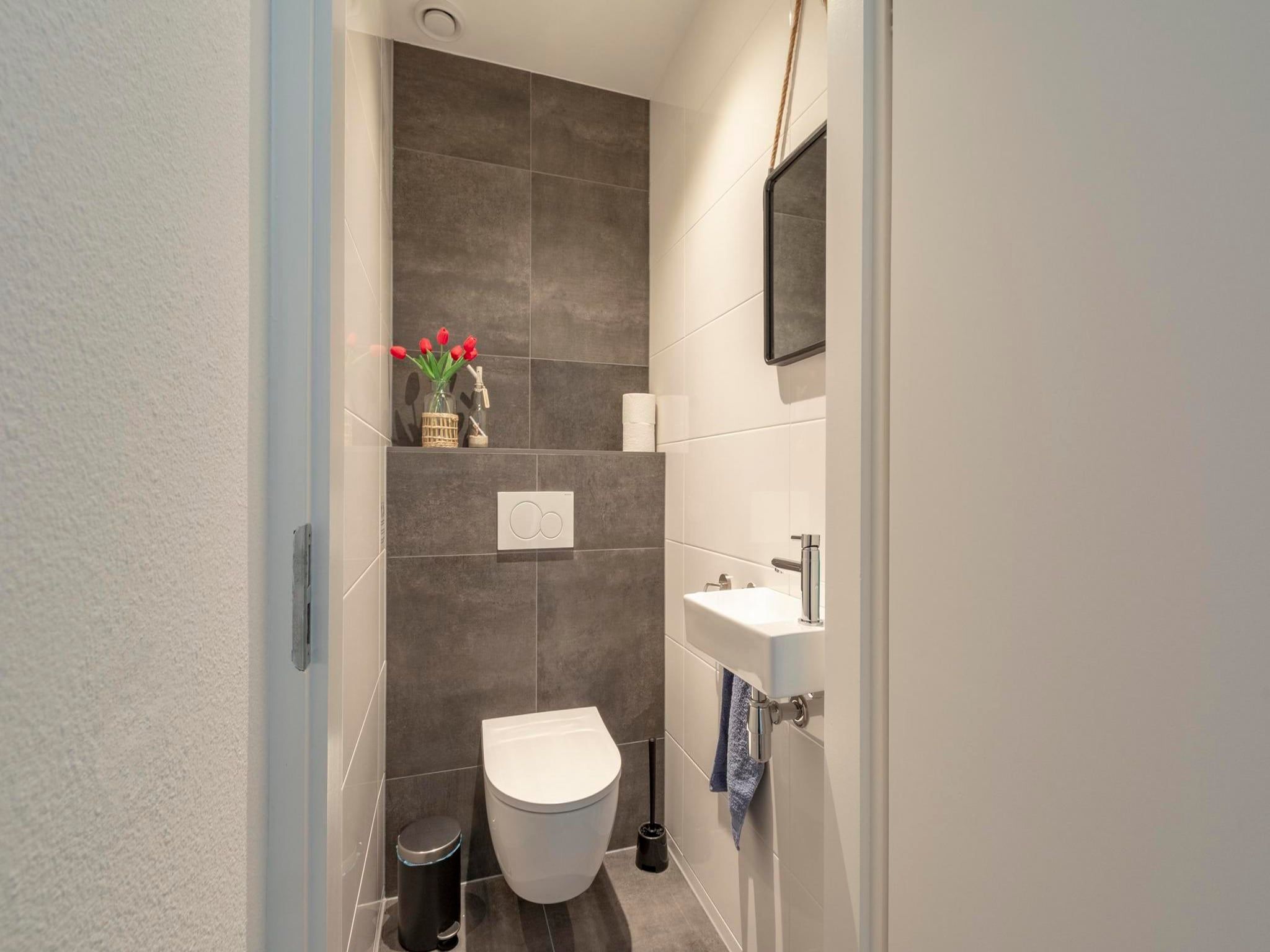 De badkamer van Wijde Blick 112 in Callantsoog