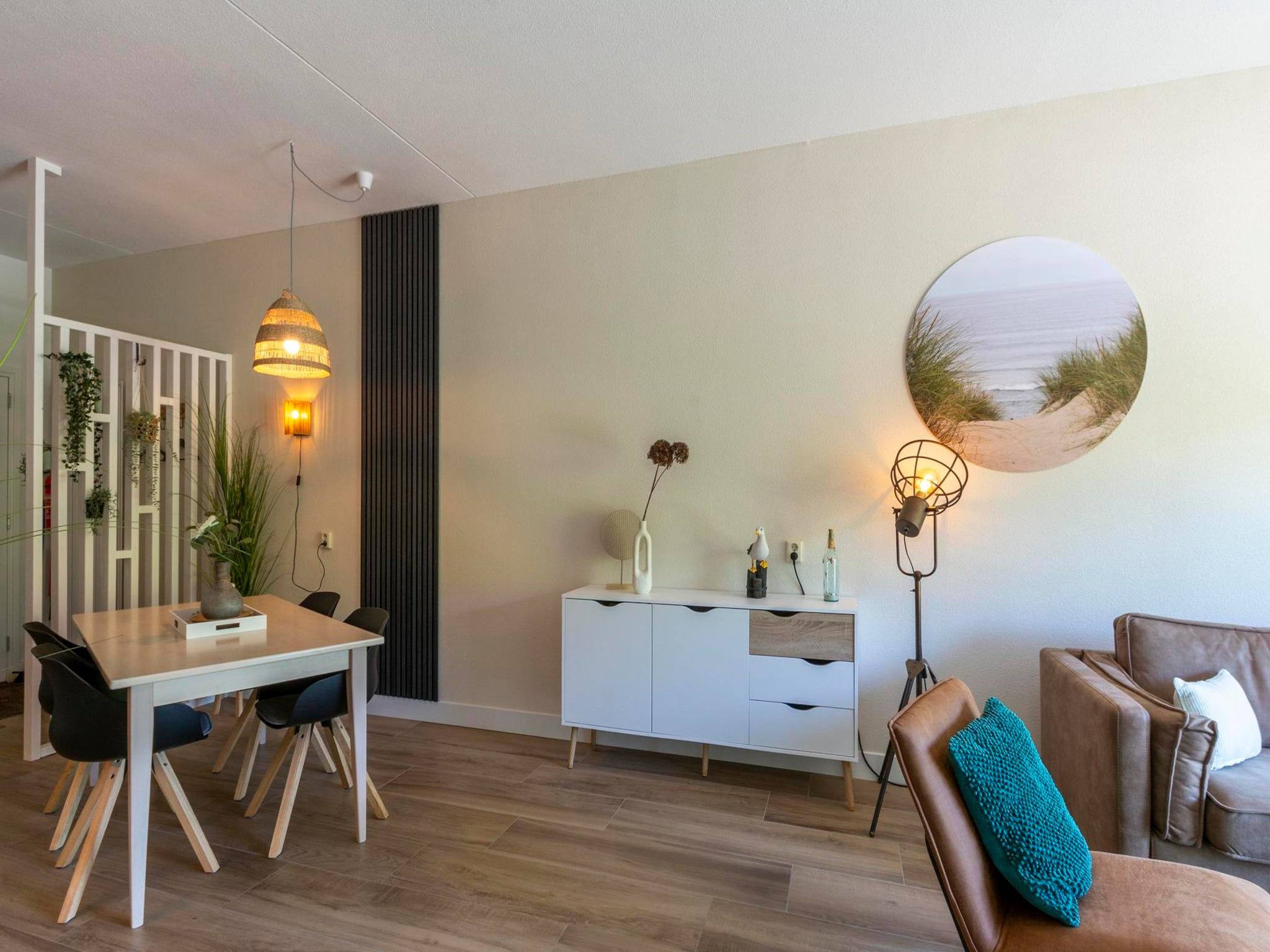 De woonkamer van Wijde Blick 112 in Callantsoog