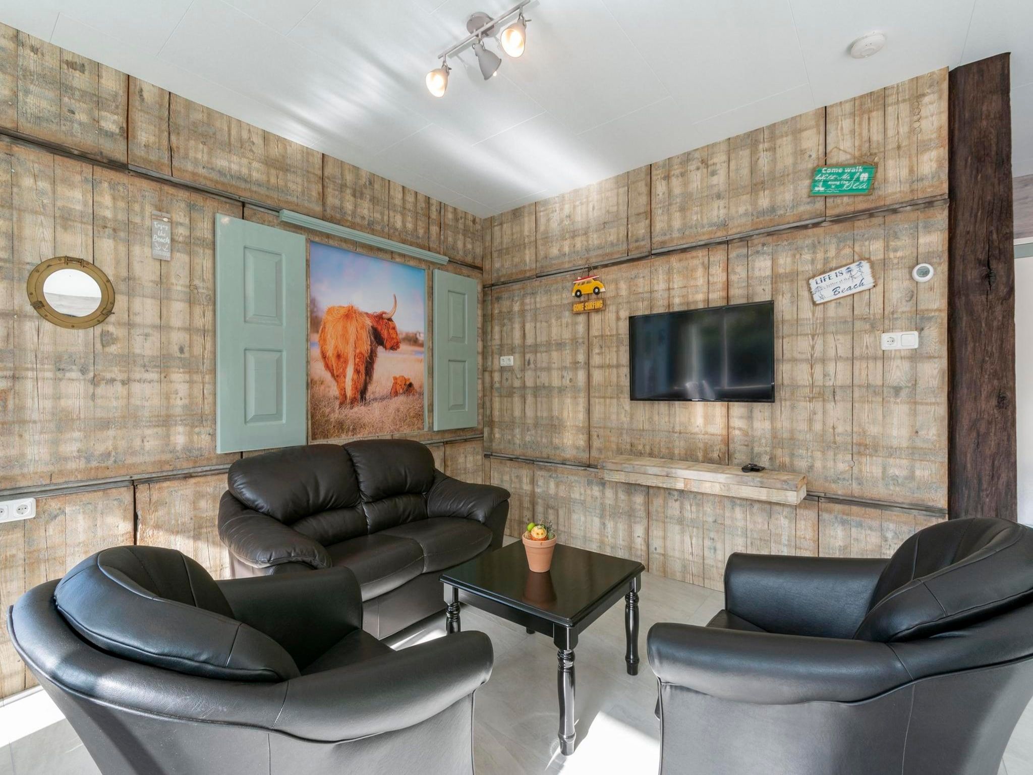 De woonkamer van Garnekuul 90 in Callantsoog