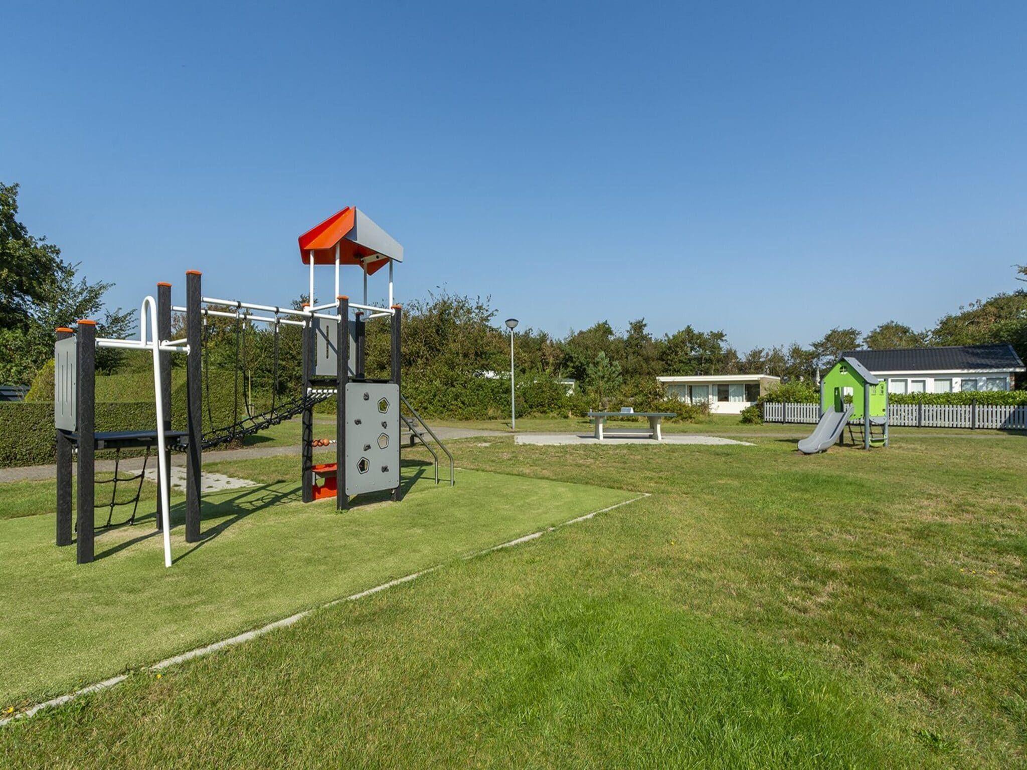 De tuin van Garnekuul 90 in Callantsoog