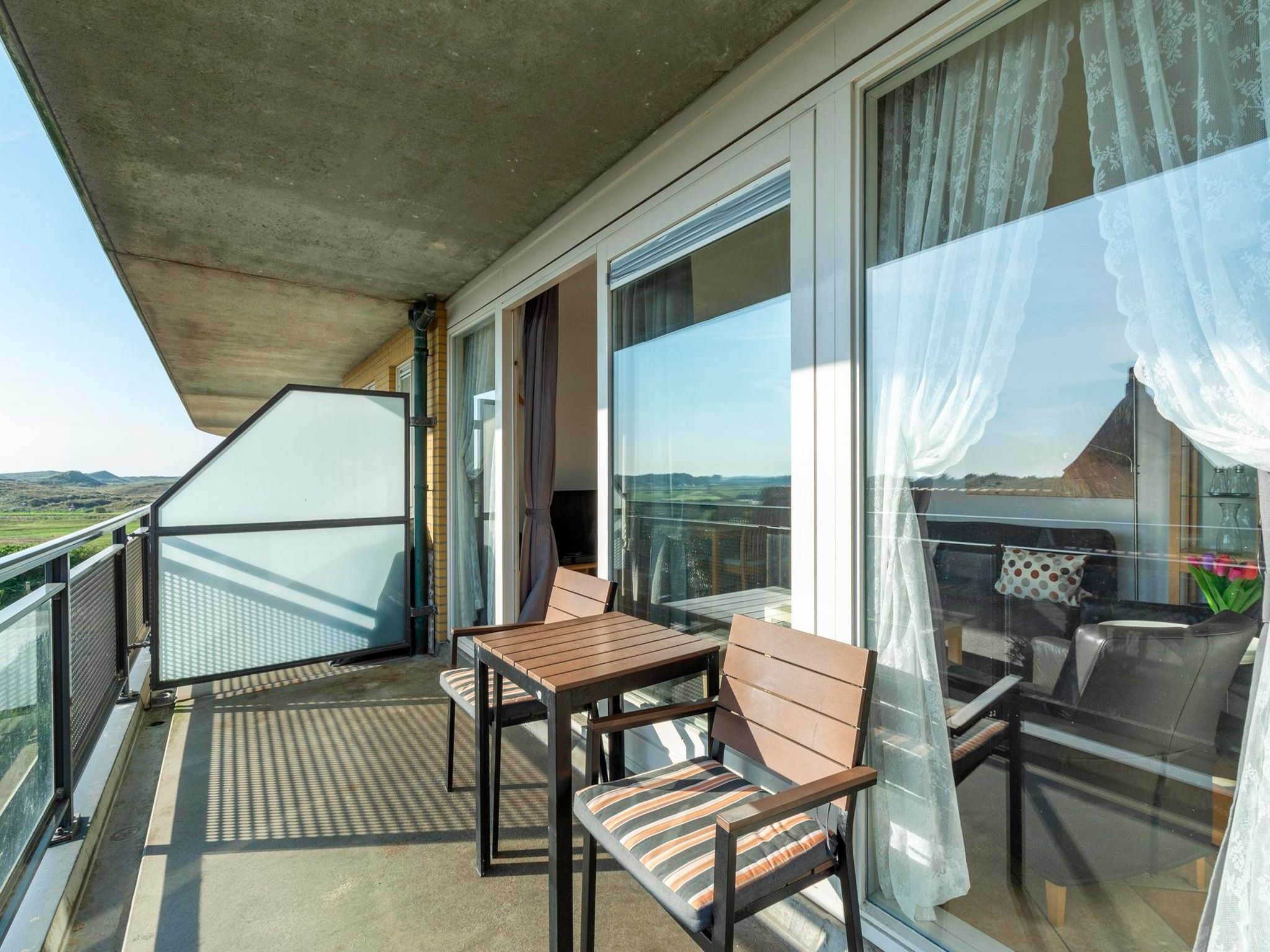 Het terras van Wijde Blick 201 in Callantsoog