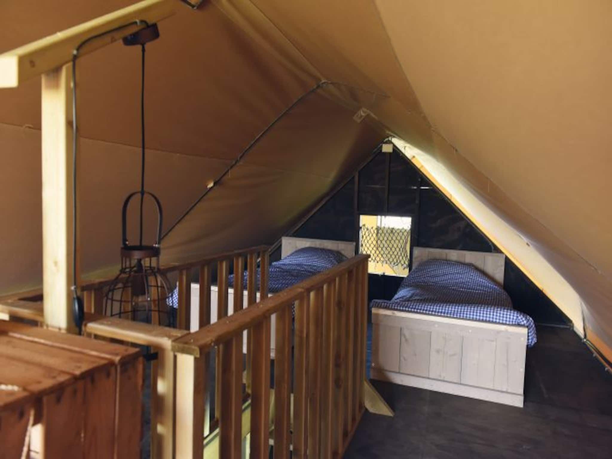 Een slaapkamer van Beach Lodge Luxe - Duynpark in Callantsoog