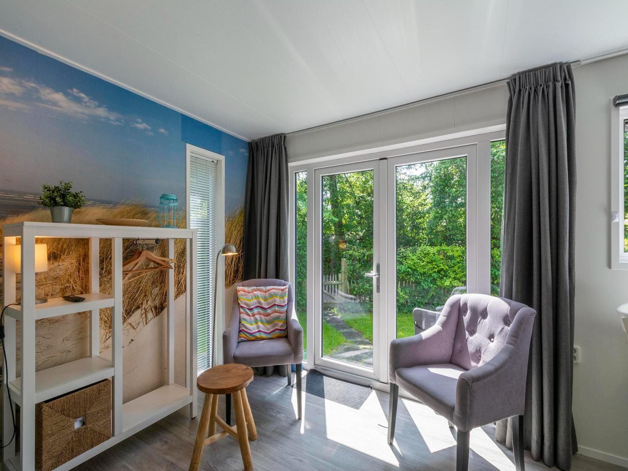 De woonkamer van Beach Studio Campanula in Sint Maartenszee