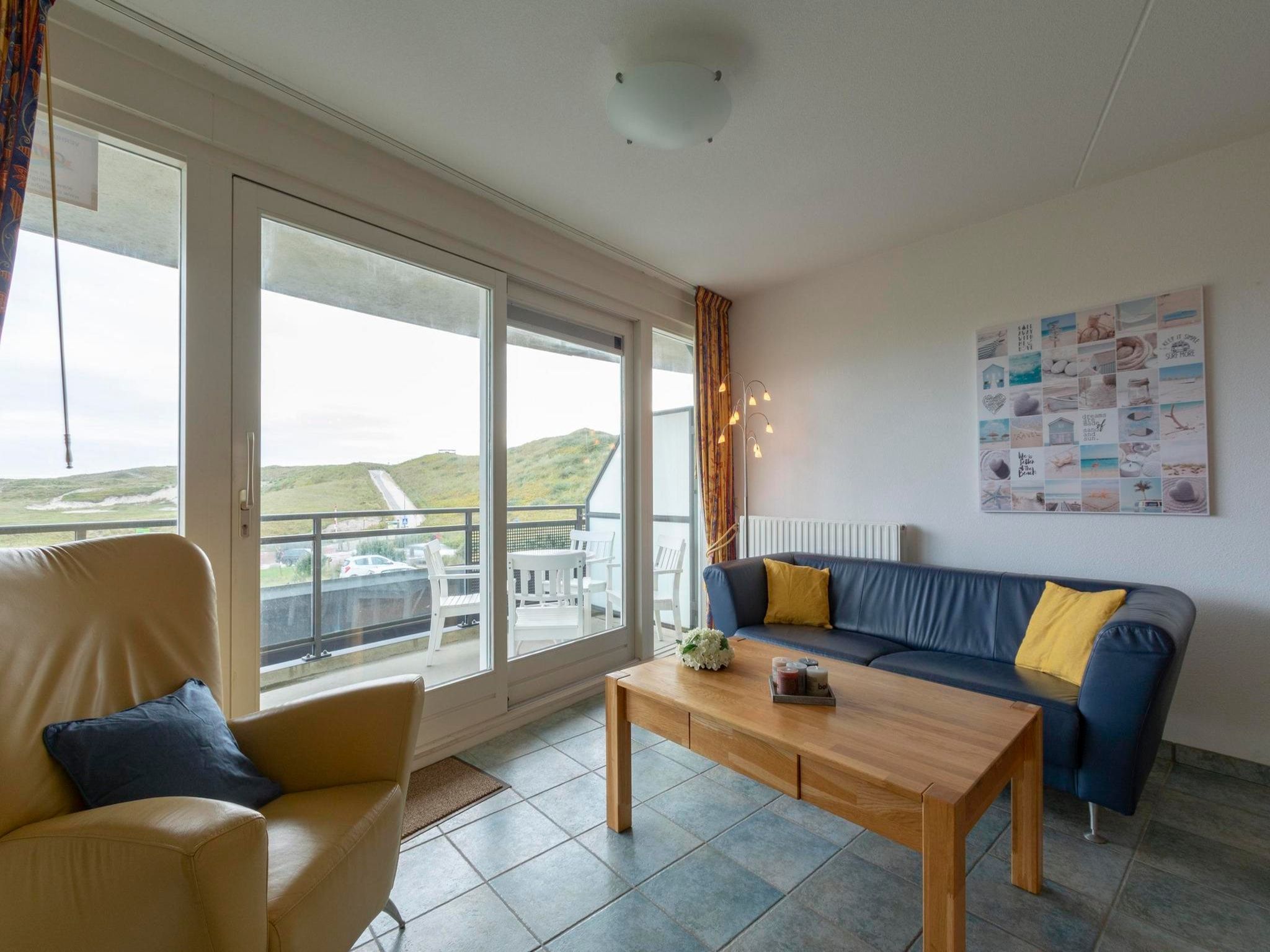 De woonkamer van Wijde Blick 206 in Callantsoog