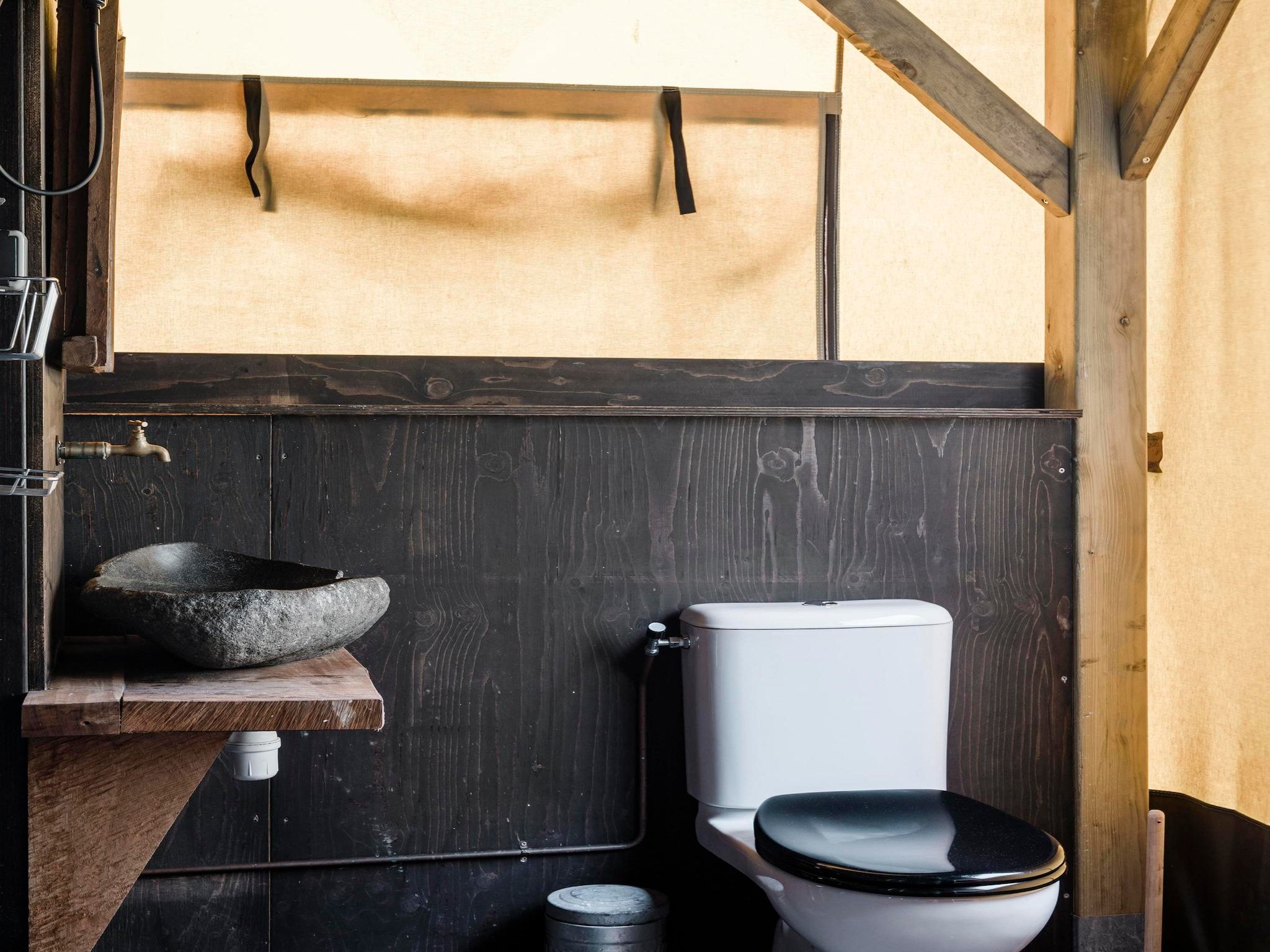 De badkamer van Wood Lodge - Duynpark in Callantsoog