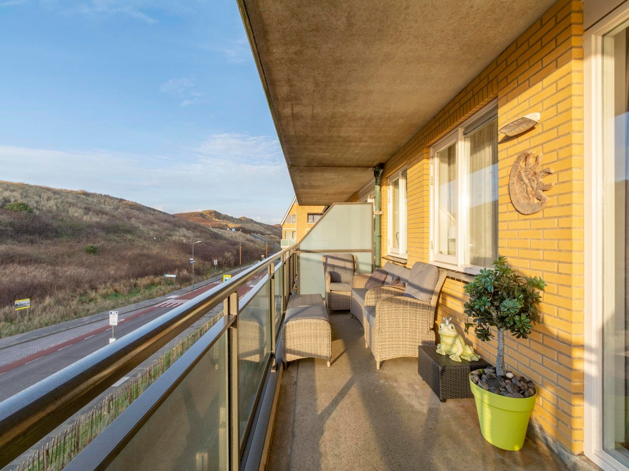 Het terras van Wijde Blick 210 in Callantsoog