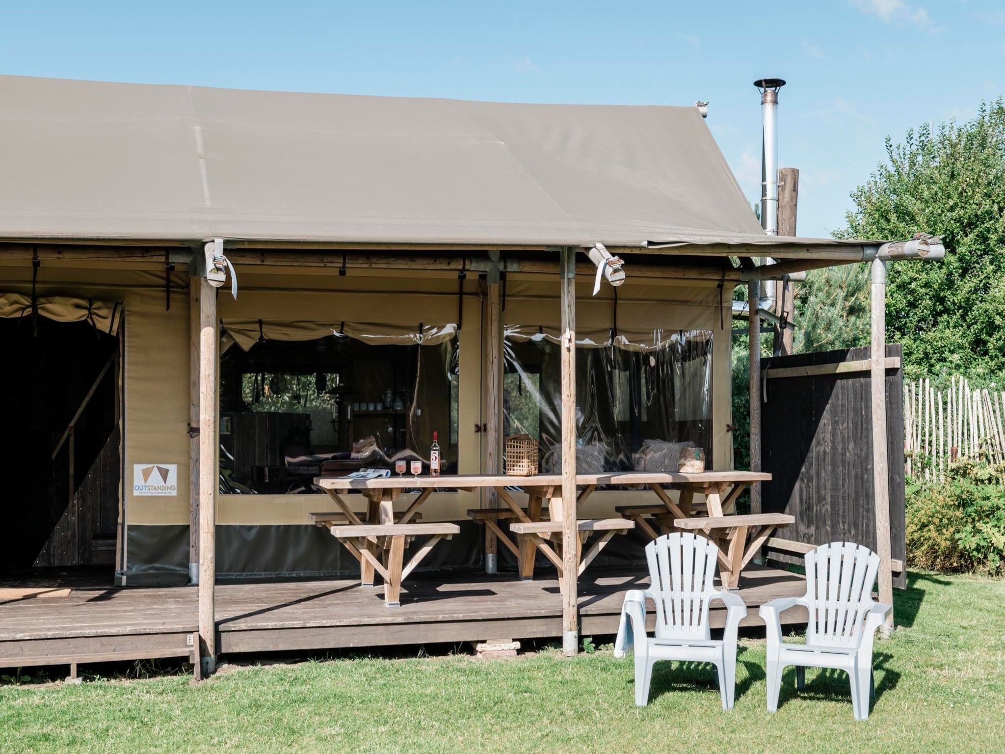 De buitenkant van Wood Lodge Luxe - Duynpark in Callantsoog