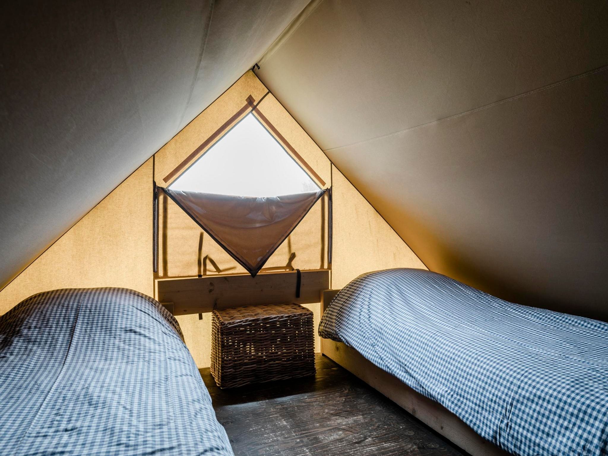Een slaapkamer van Wood Lodge Luxe - Duynpark in Callantsoog