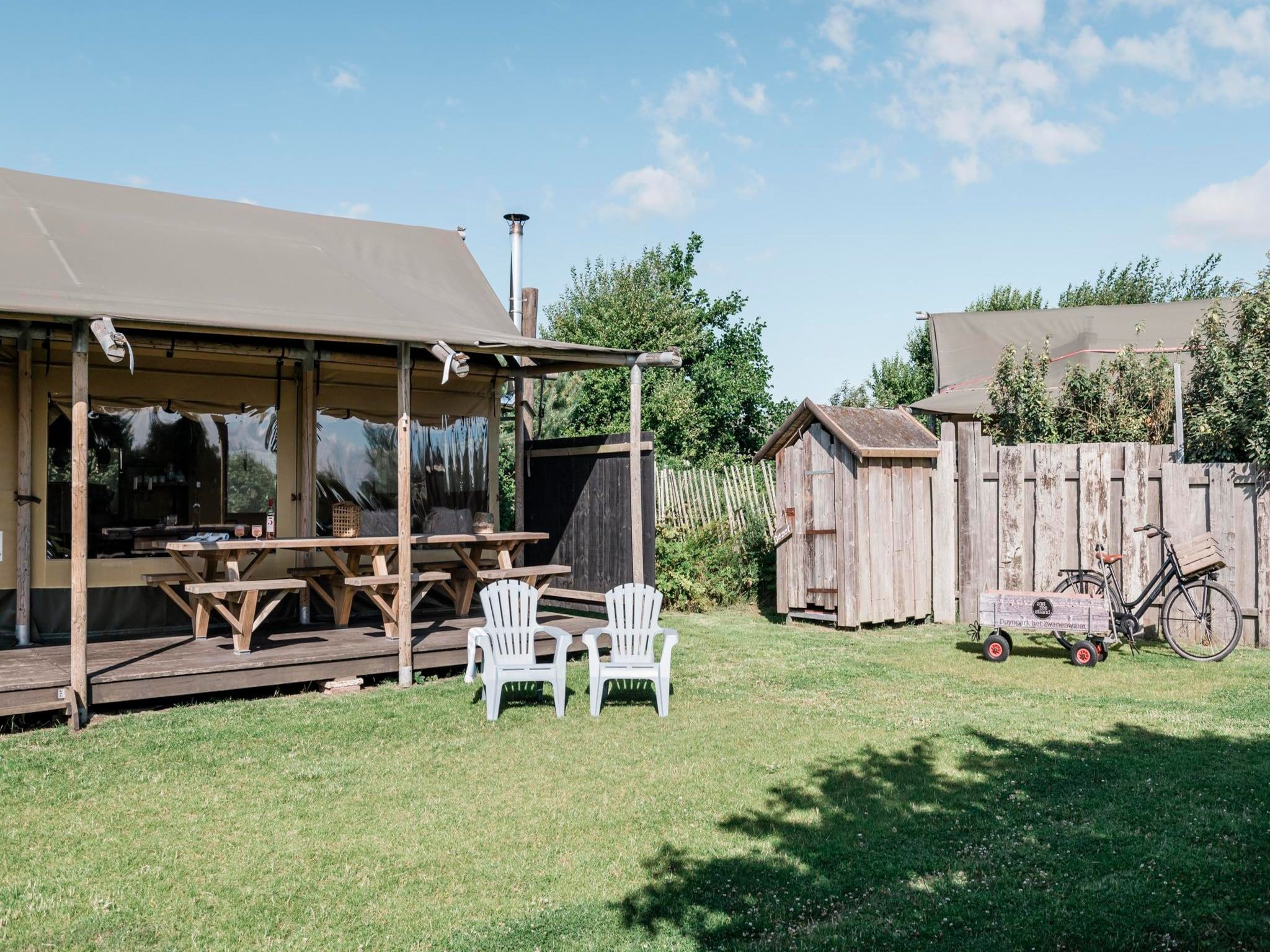 De buitenkant van Wood Lodge Luxe - Duynpark in Callantsoog