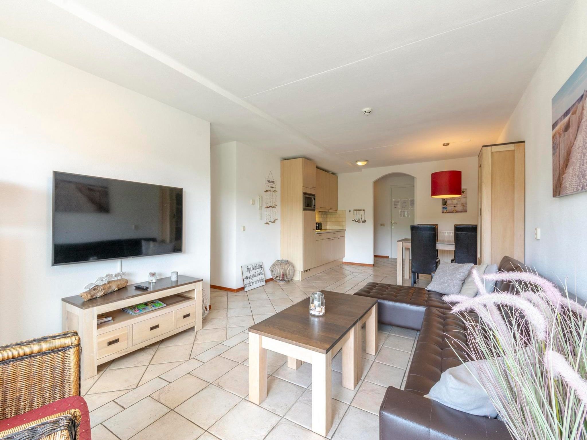 De woonkamer van Wijde Blick 211 in Callantsoog