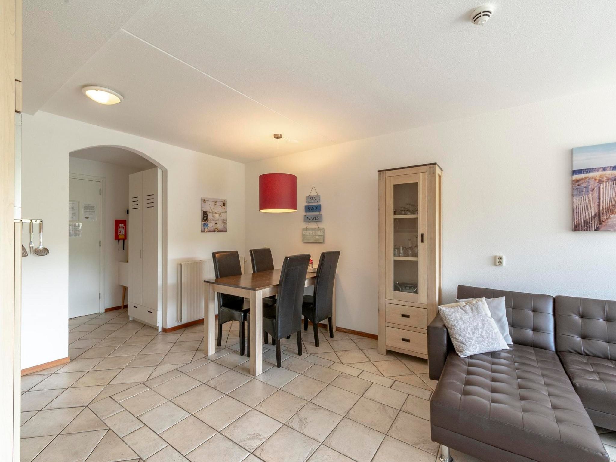 De woonkamer van Wijde Blick 211 in Callantsoog