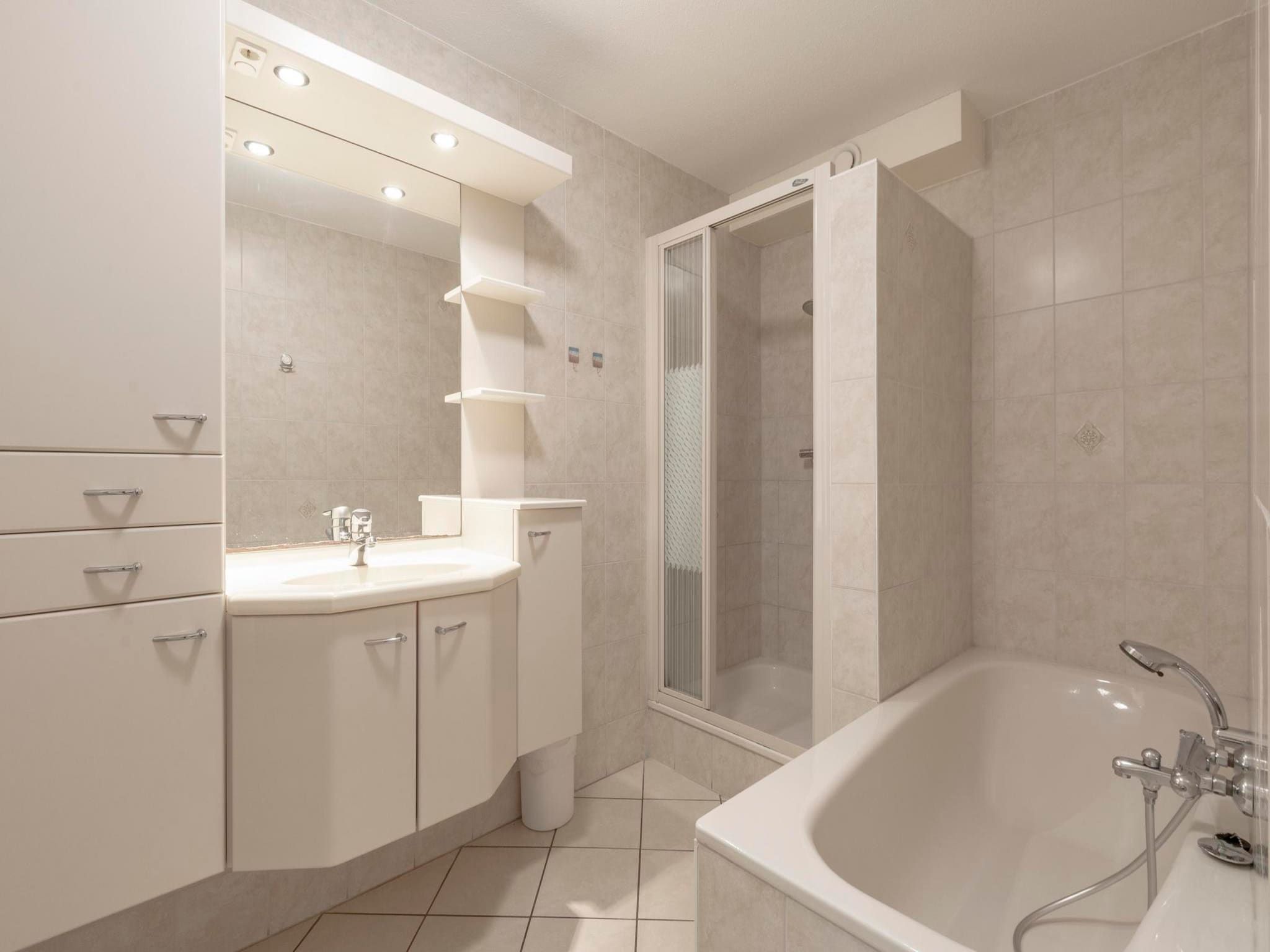 De badkamer van Wijde Blick 211 in Callantsoog