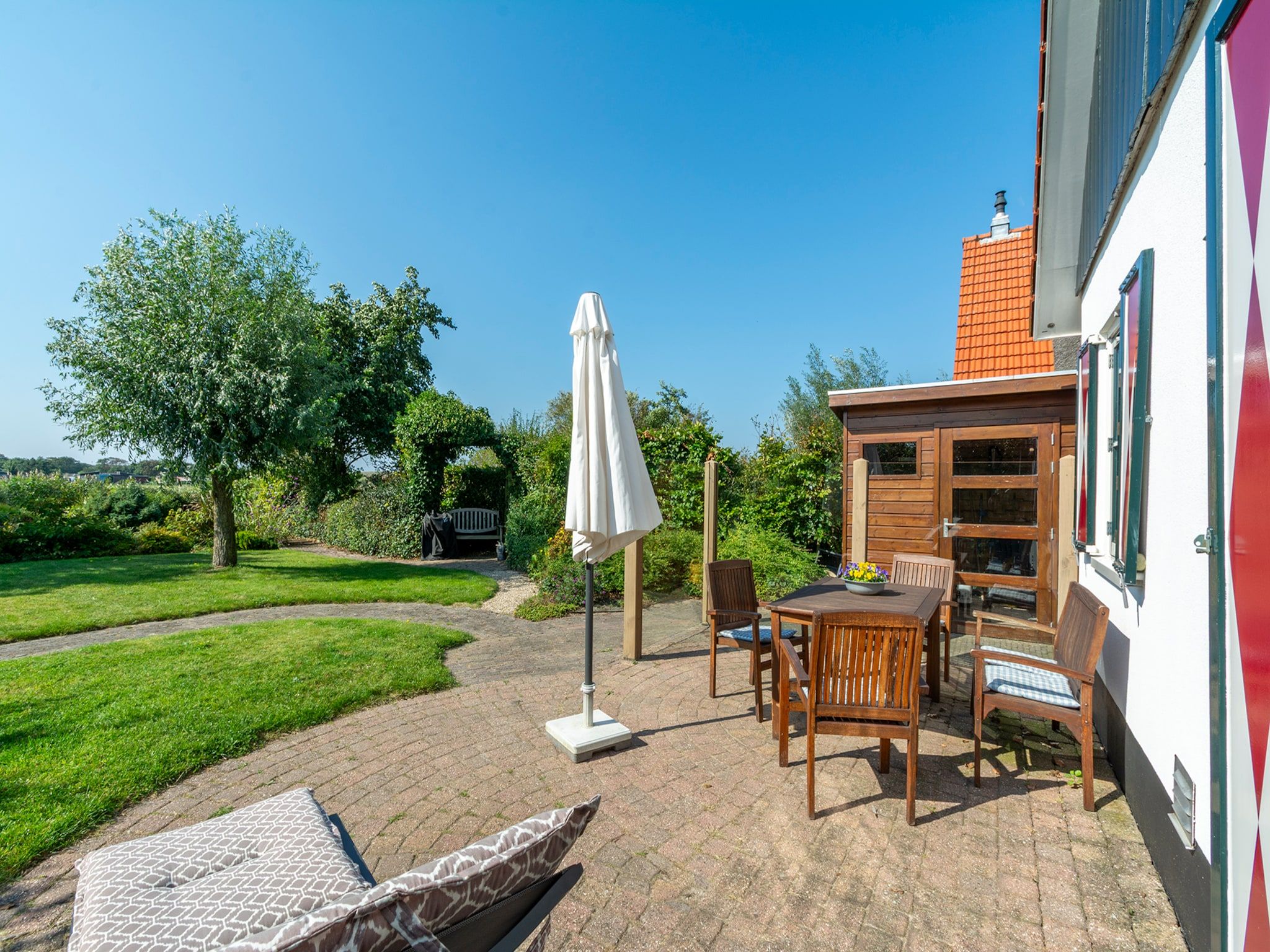 Het terras van De Buitenplaats 7 in Callantsoog
