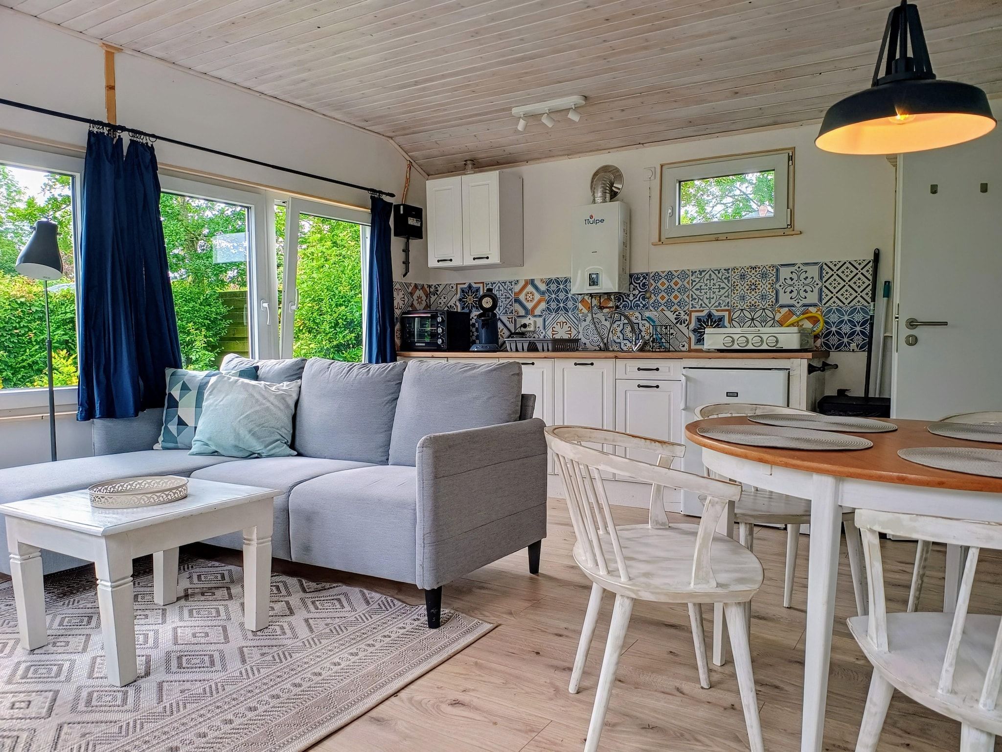 De eetkamer van Cosy Hideout in Dirkshorn