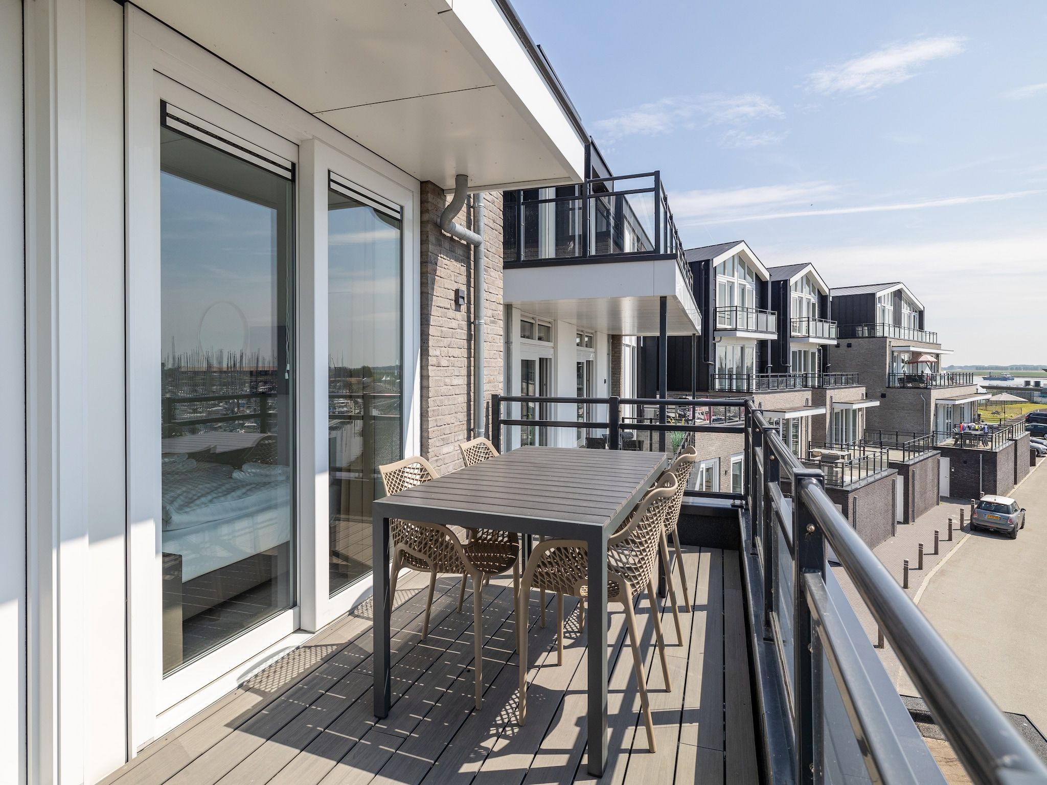 Het terras van Luxe appartement Vista Maris - Havenweg 8-46  Sint-Annaland Oosterschelde in Sint-Annaland