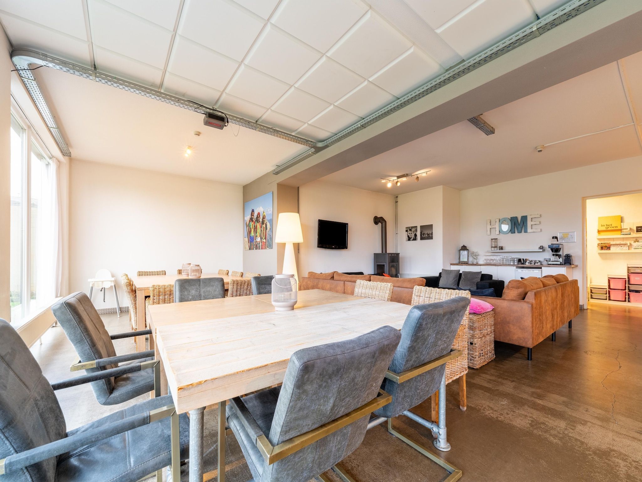 De eetkamer van De Slaapfabriek in Teuge