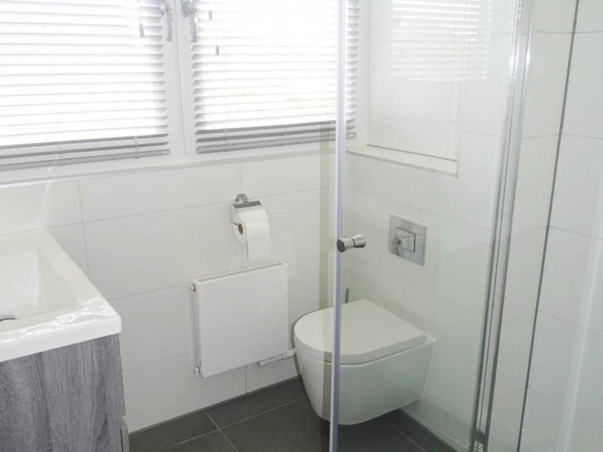 De badkamer van Schoneveld 114 Zeemeeuw Breskens in Breskens
