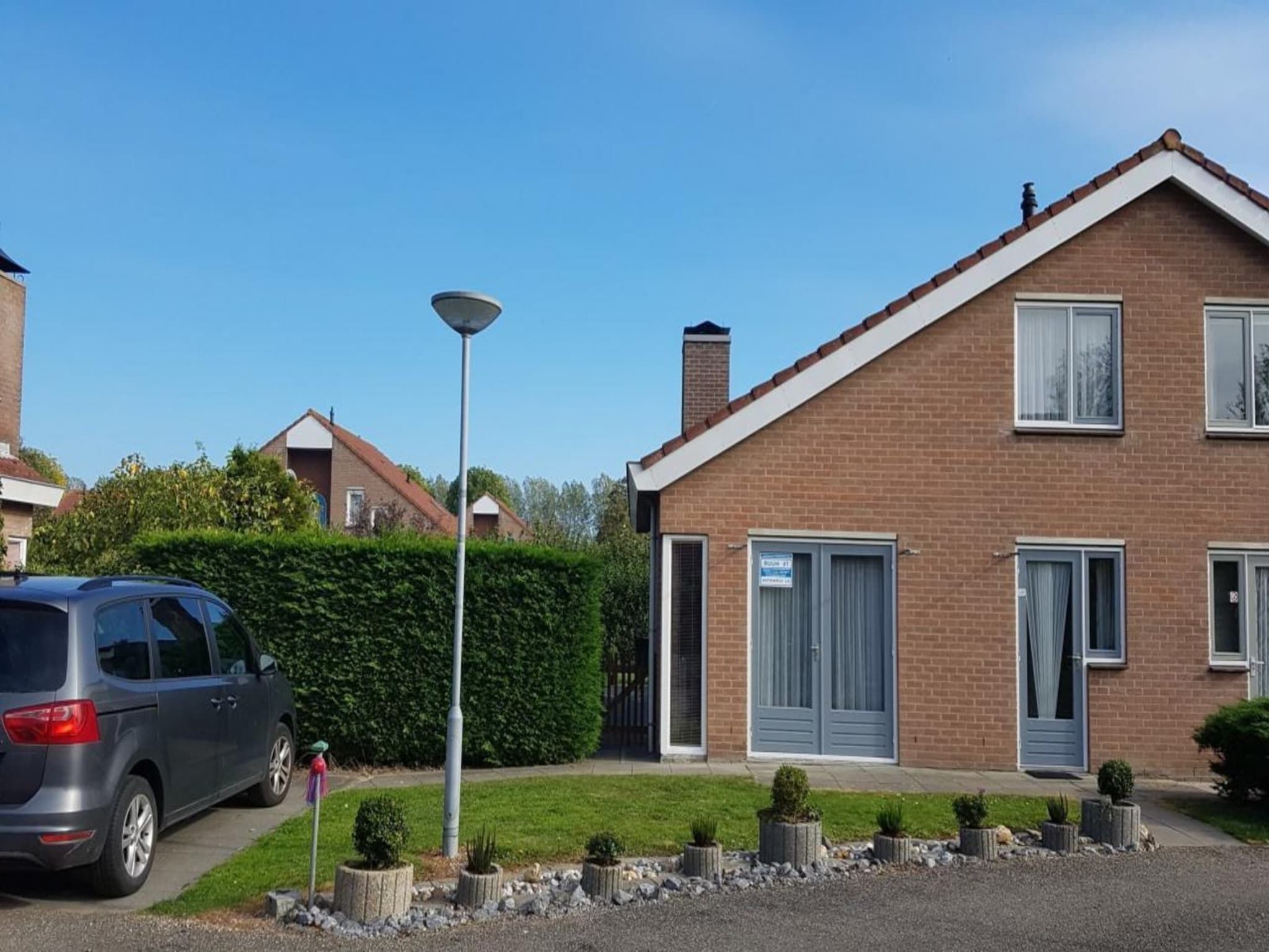 De buitenkant van Schoneveld 353 Strandparel Breskens in Breskens