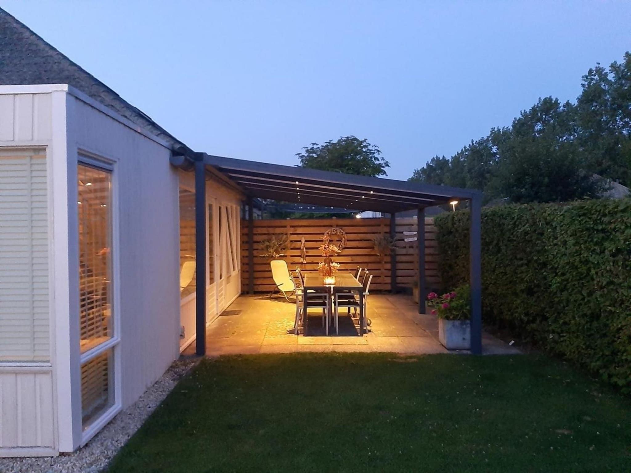 Het terras van Schoneveld 121 Duinroos Breskens in Breskens