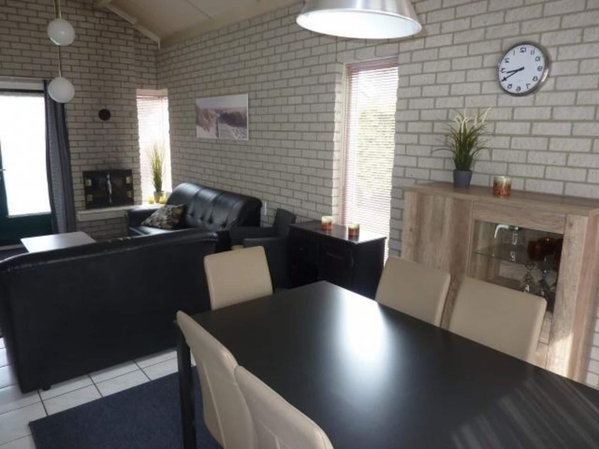 De woonkamer van Schoneveld 367 Strandparel Breskens in Breskens
