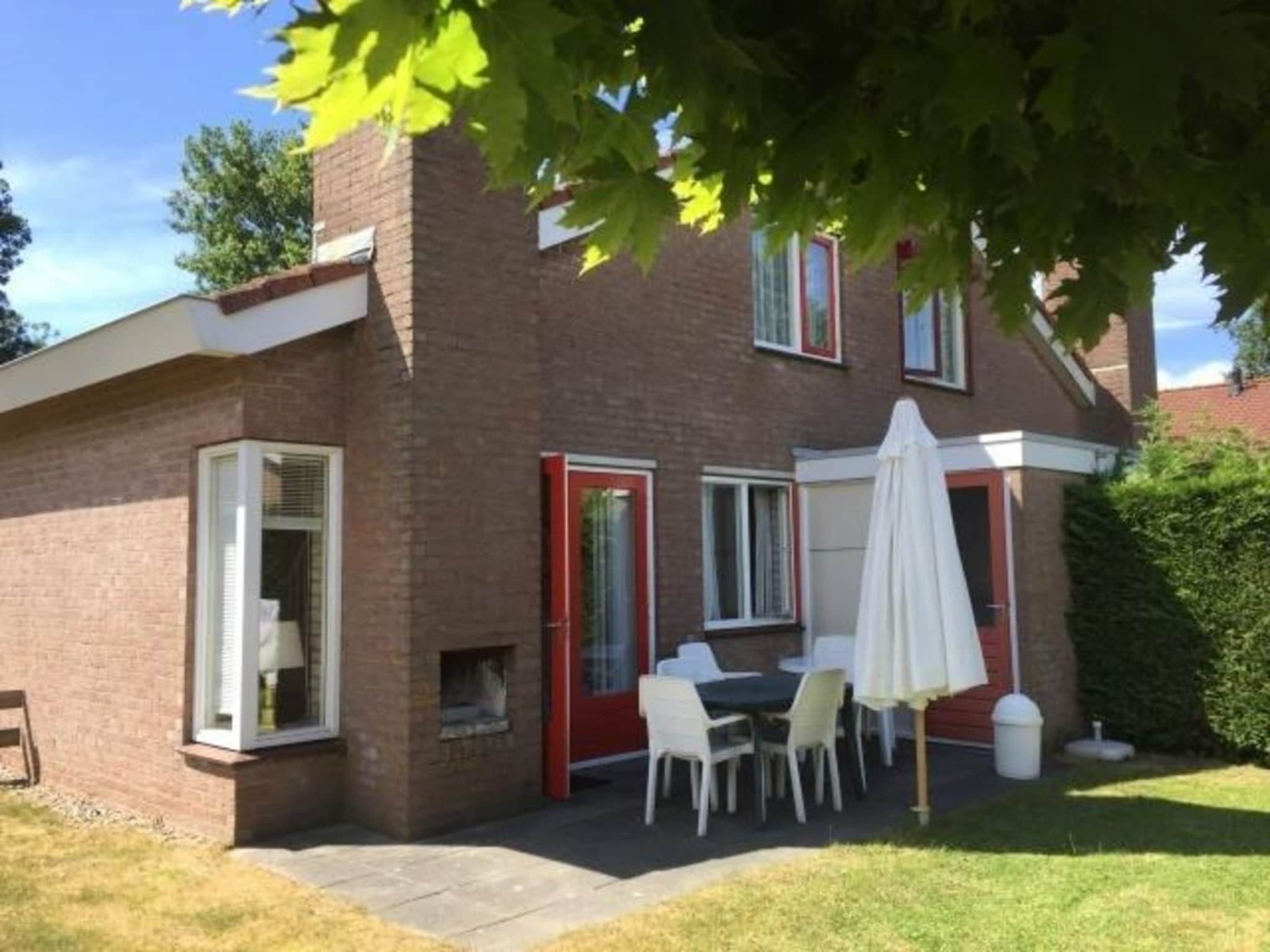 De buitenkant van Schoneveld 371 Strandparel Breskens in Breskens
