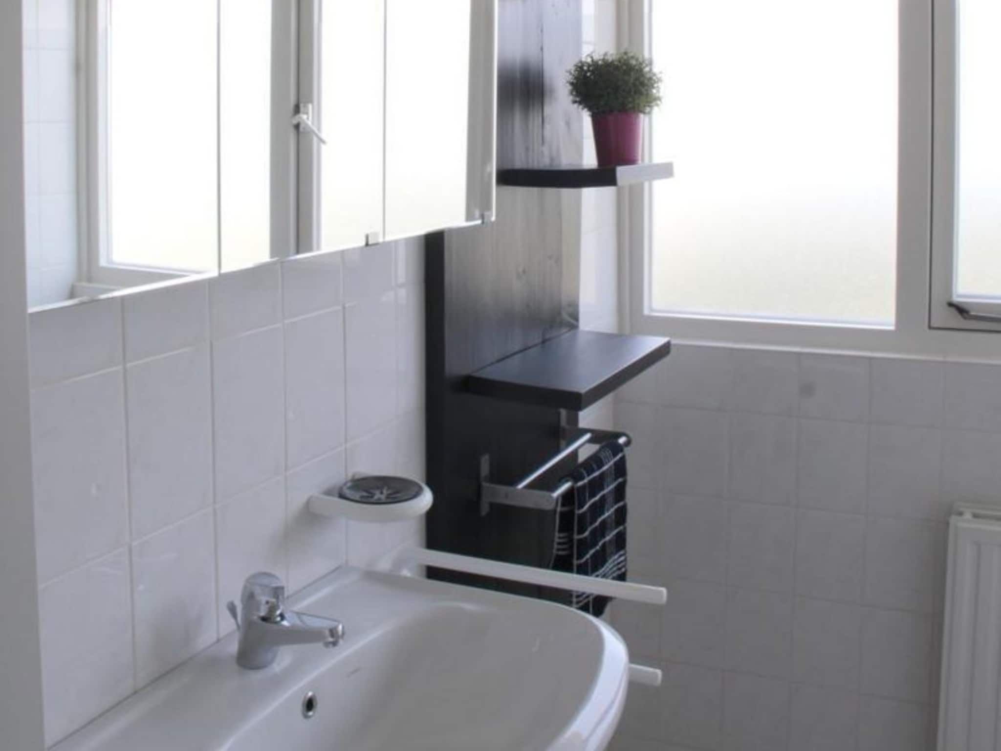 De badkamer van Scheldeveste 14 Zwin Breskens in Breskens