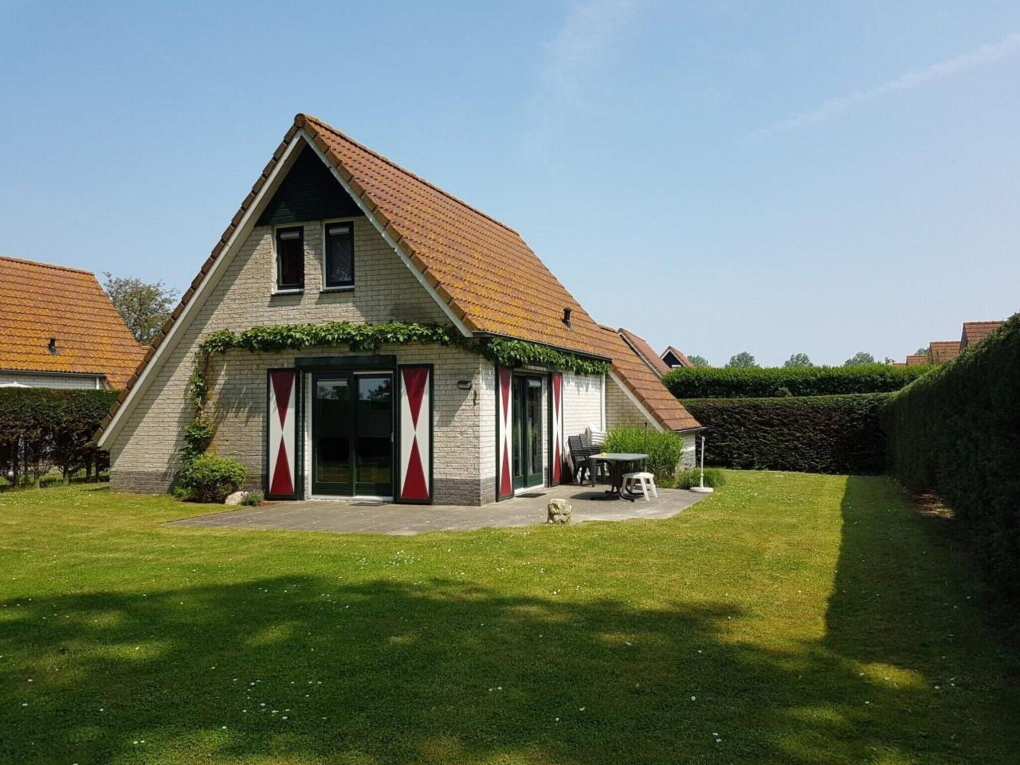 De buitenkant van Schoneveld 170 Zeemeeuw Breskens in Breskens