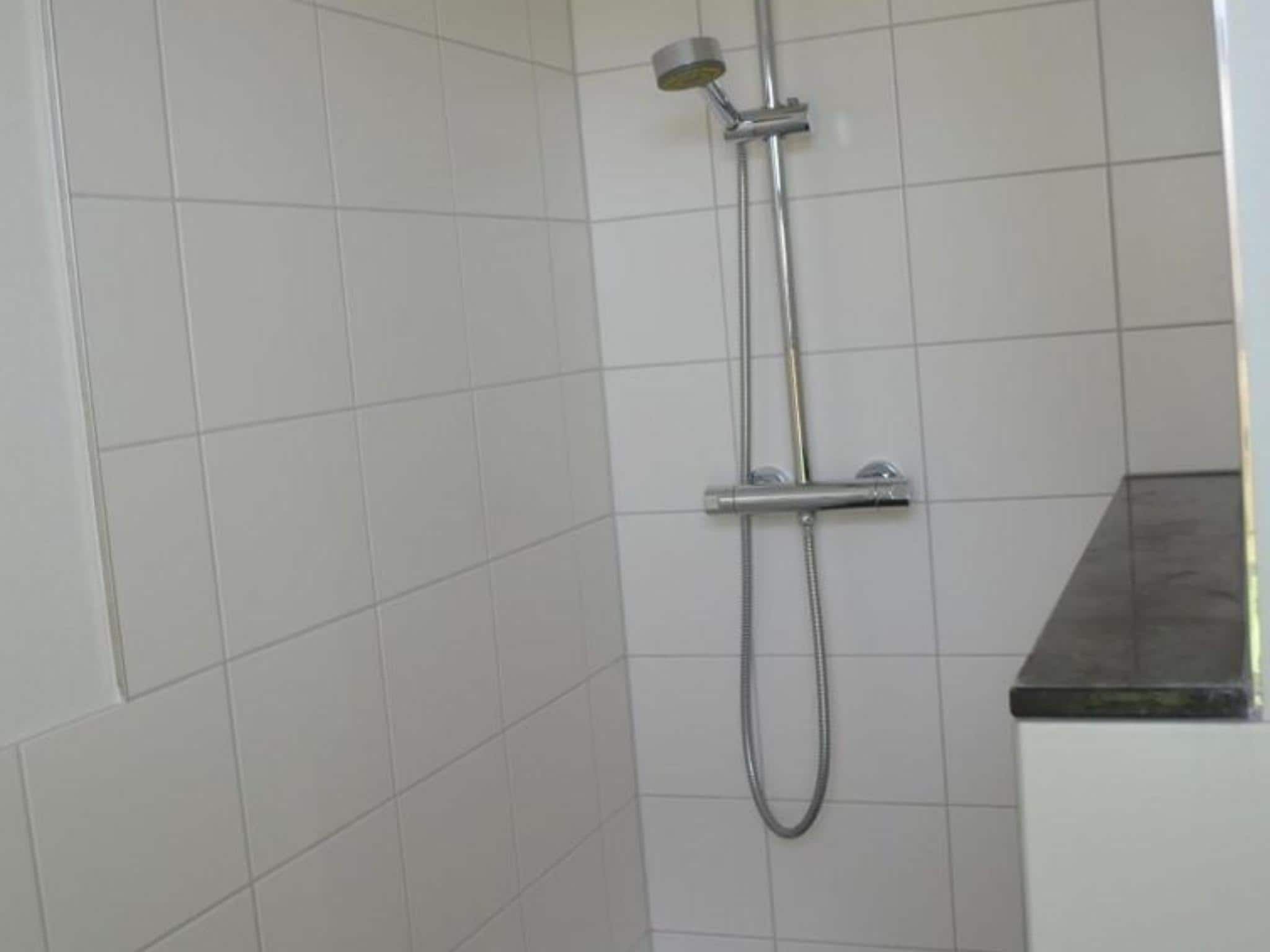 De badkamer van Landgoed de Lente 36 Krokus Breskens in Breskens