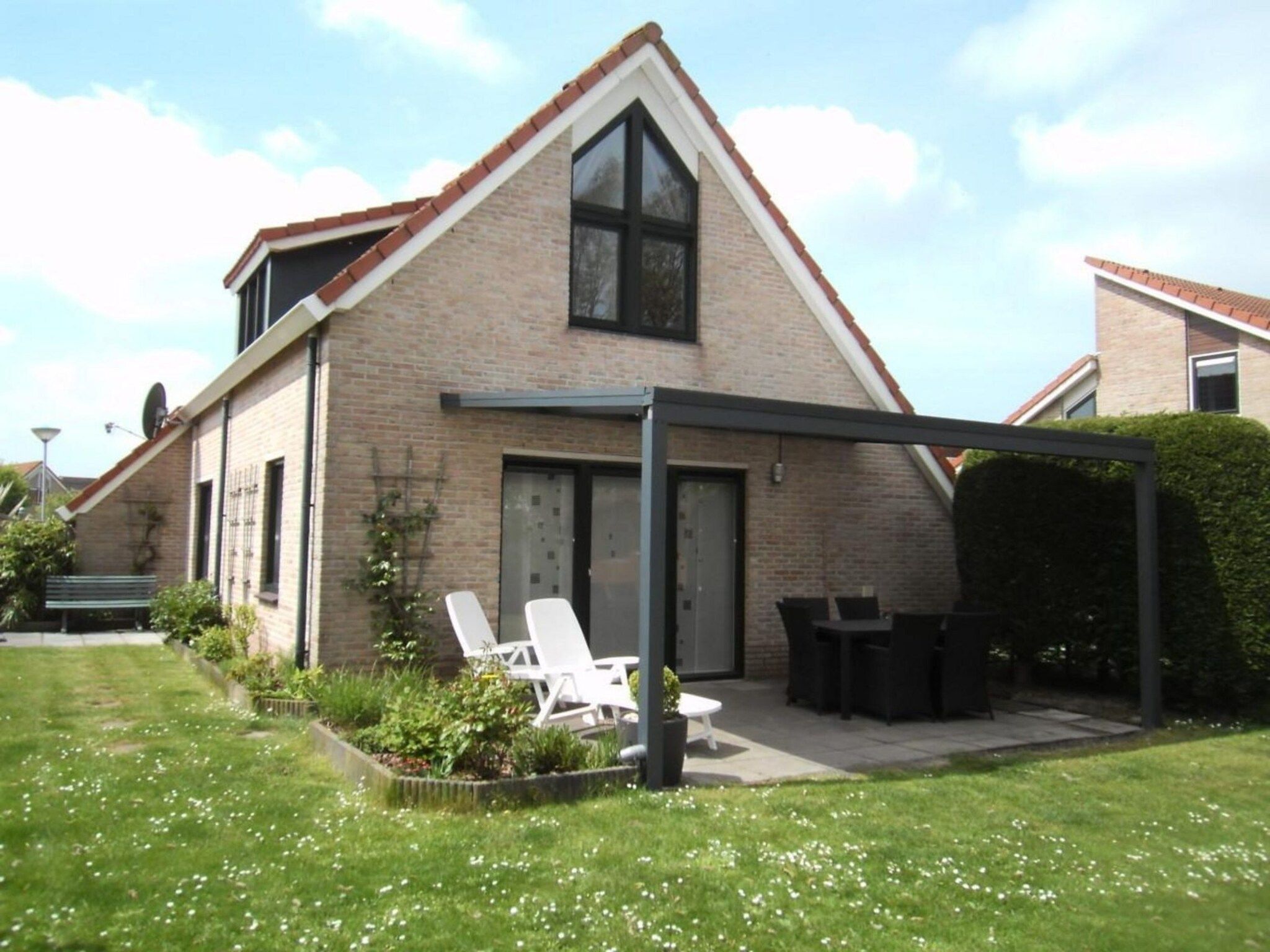 De buitenkant van Scheldeveste 140 Zwin Breskens in Breskens