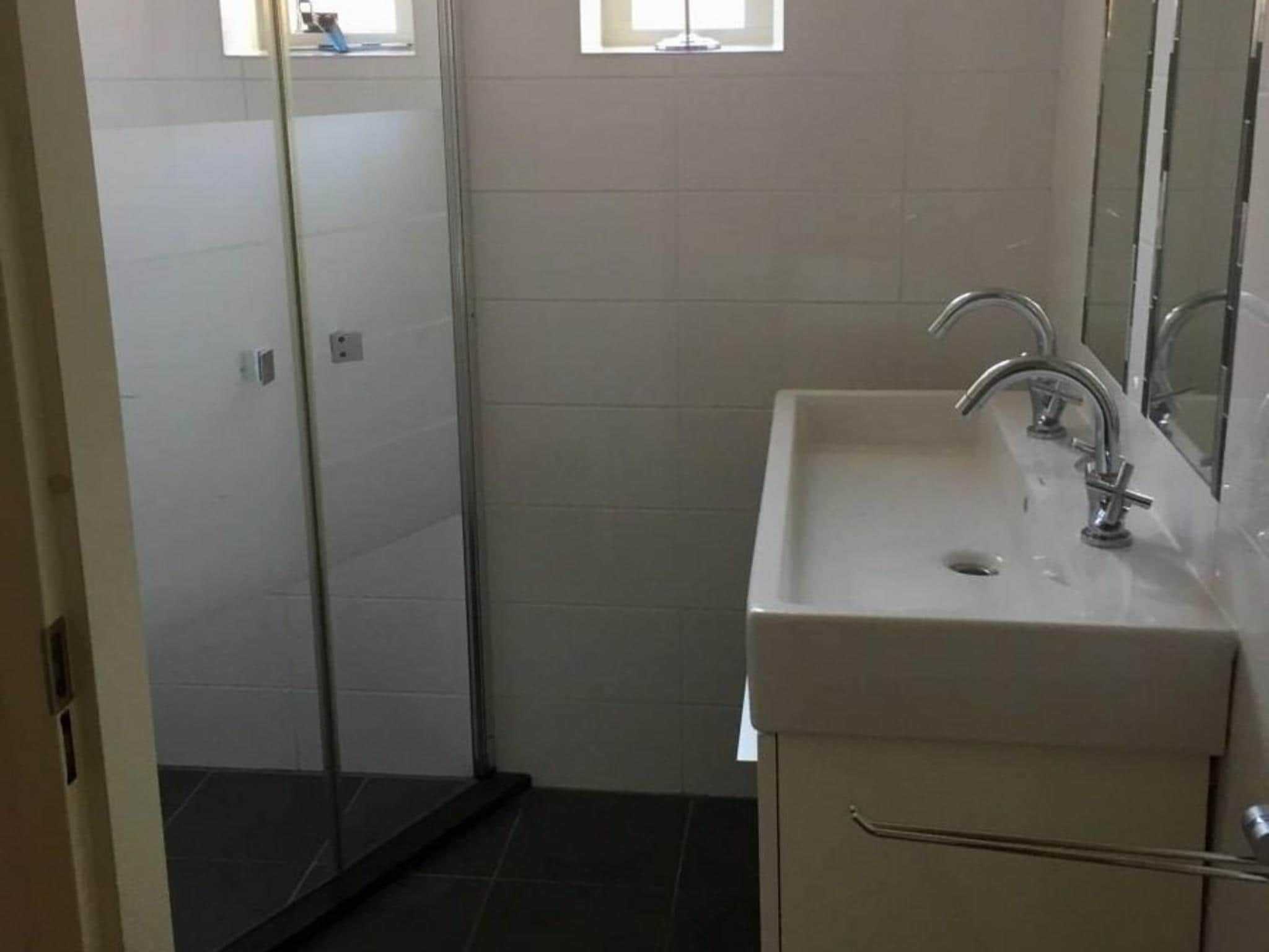 De badkamer van Scheldeveste 129 Schelde de luxe Breskens in Breskens