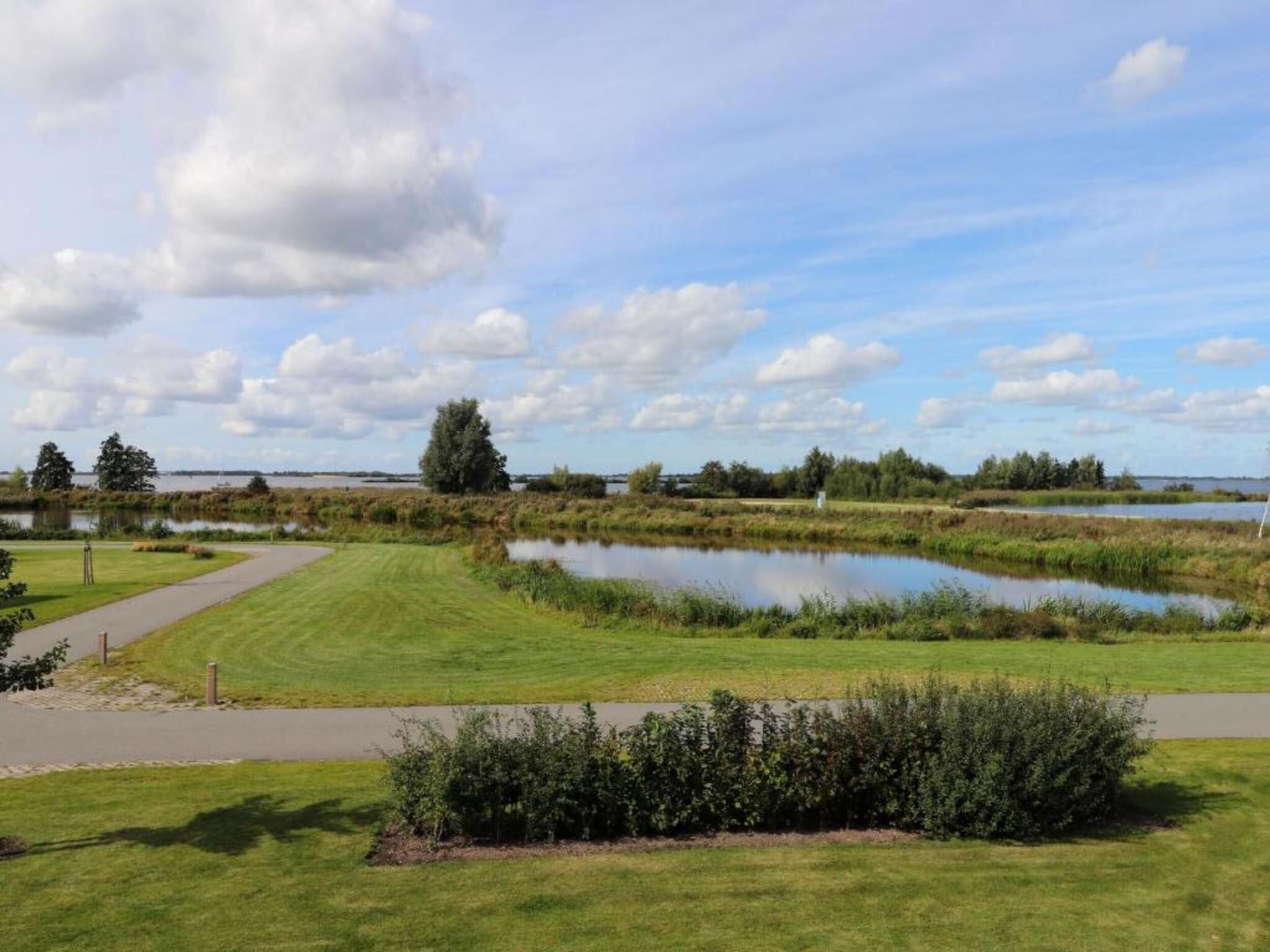 De omgeving van Docklodge 16 in Delfstrahuizen