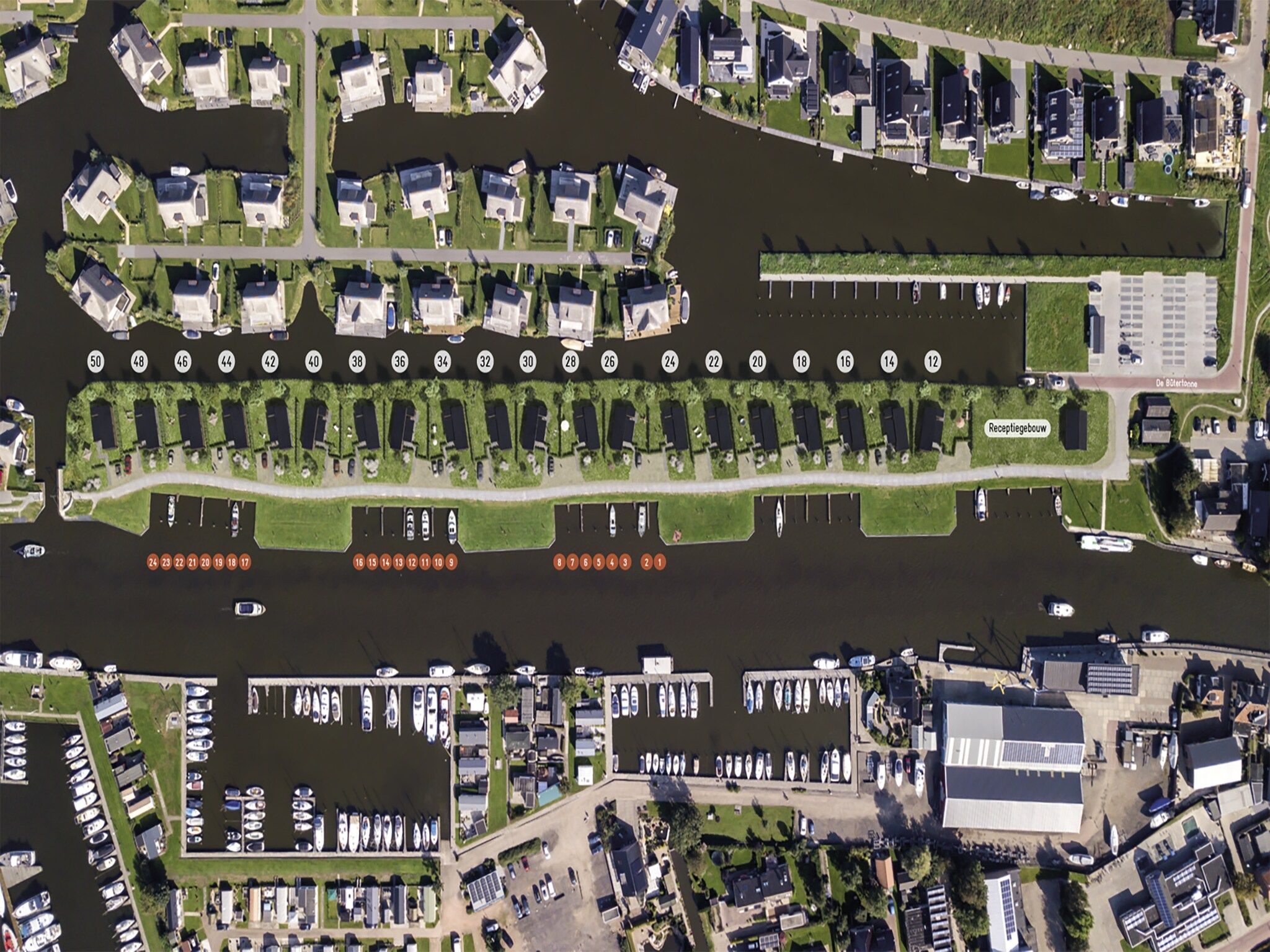 Parkfaciliteiten bij Docklodge 18 in Delfstrahuizen
