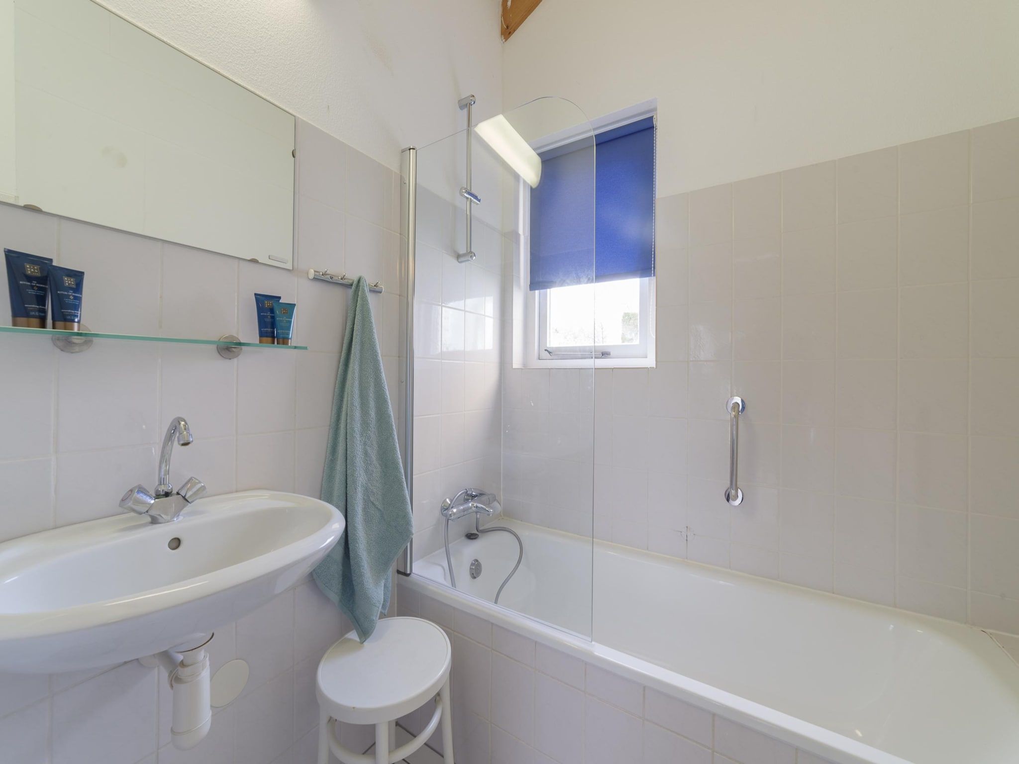 De badkamer van Villapark De Oesterbaai 17 in Wemeldinge