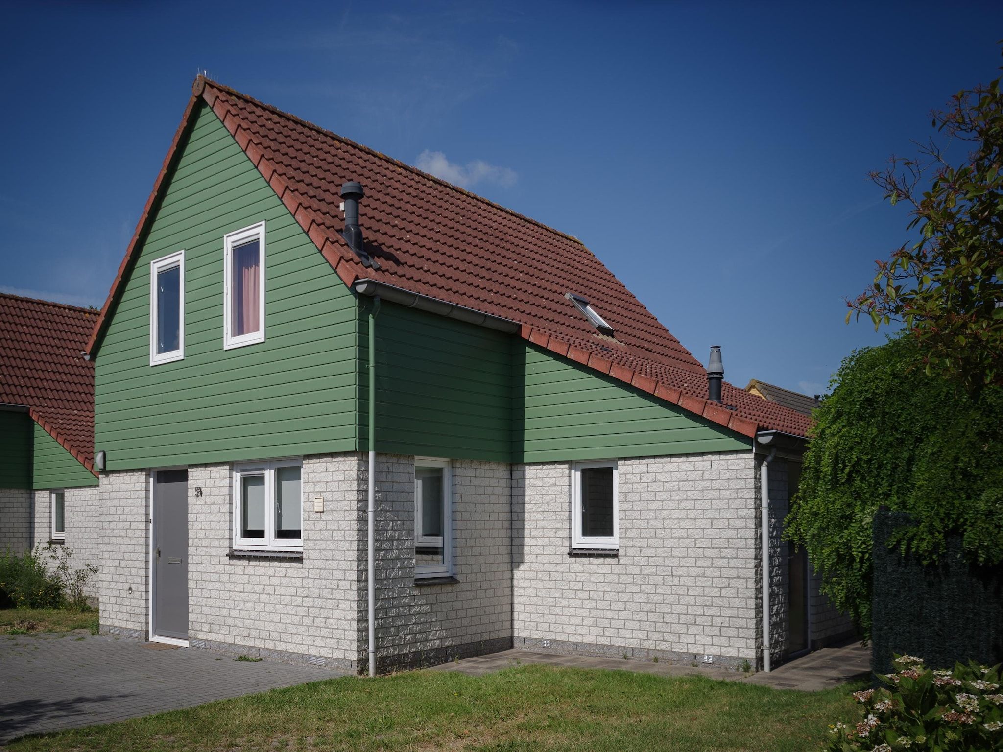 De buitenkant van Villapark De Oesterbaai 54 in Wemeldinge