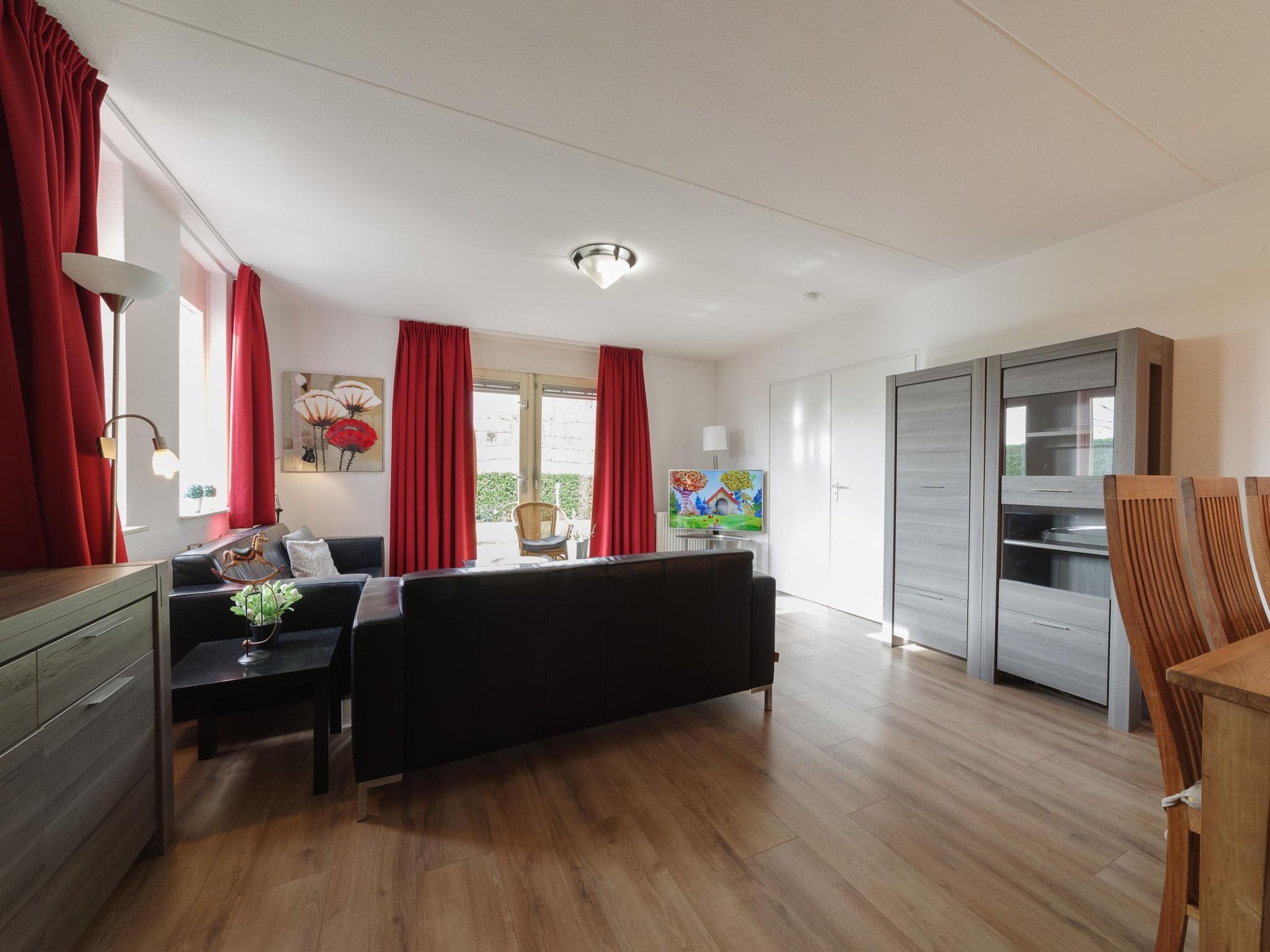 De woonkamer van Villapark De Oesterbaai 70 in Wemeldinge