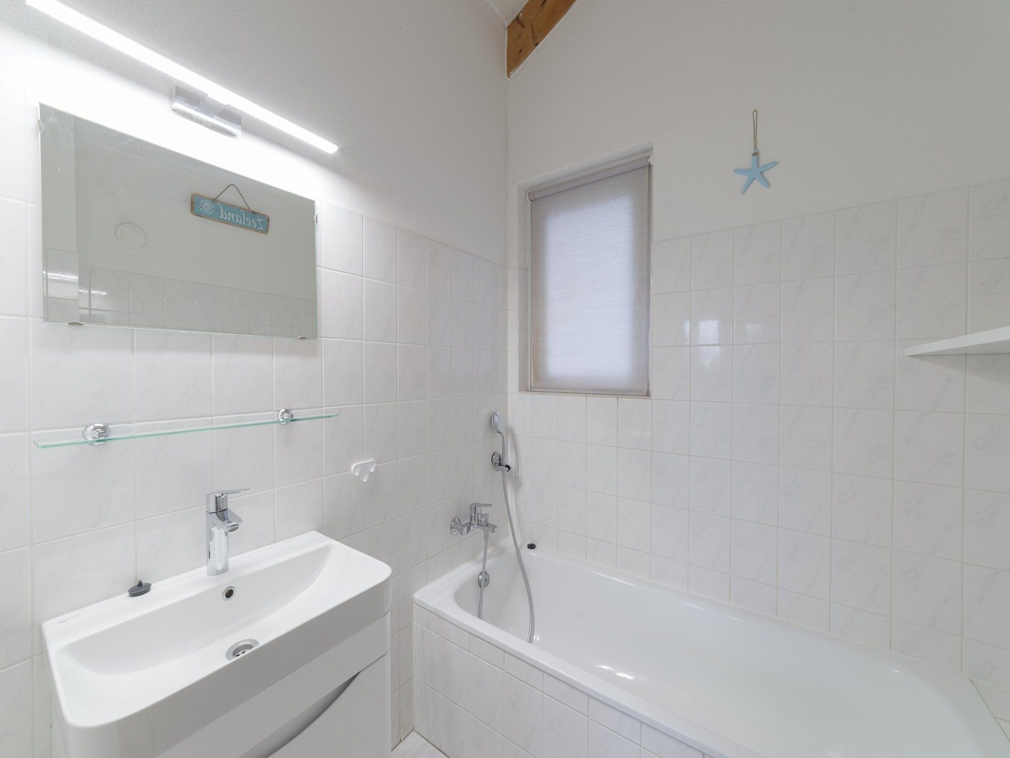 De badkamer van Villapark De Oesterbaai 99 in Wemeldinge