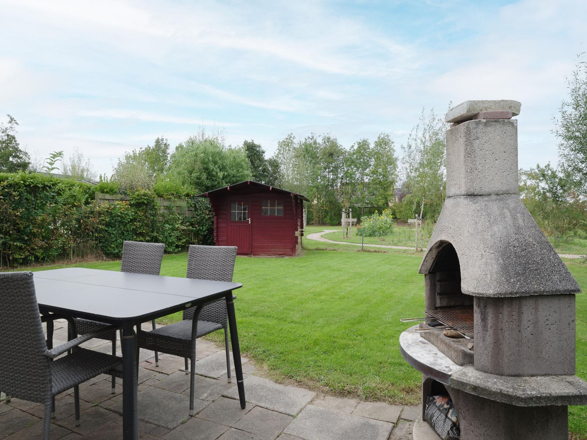 Het terras van Villapark De Oesterbaai 99 in Wemeldinge