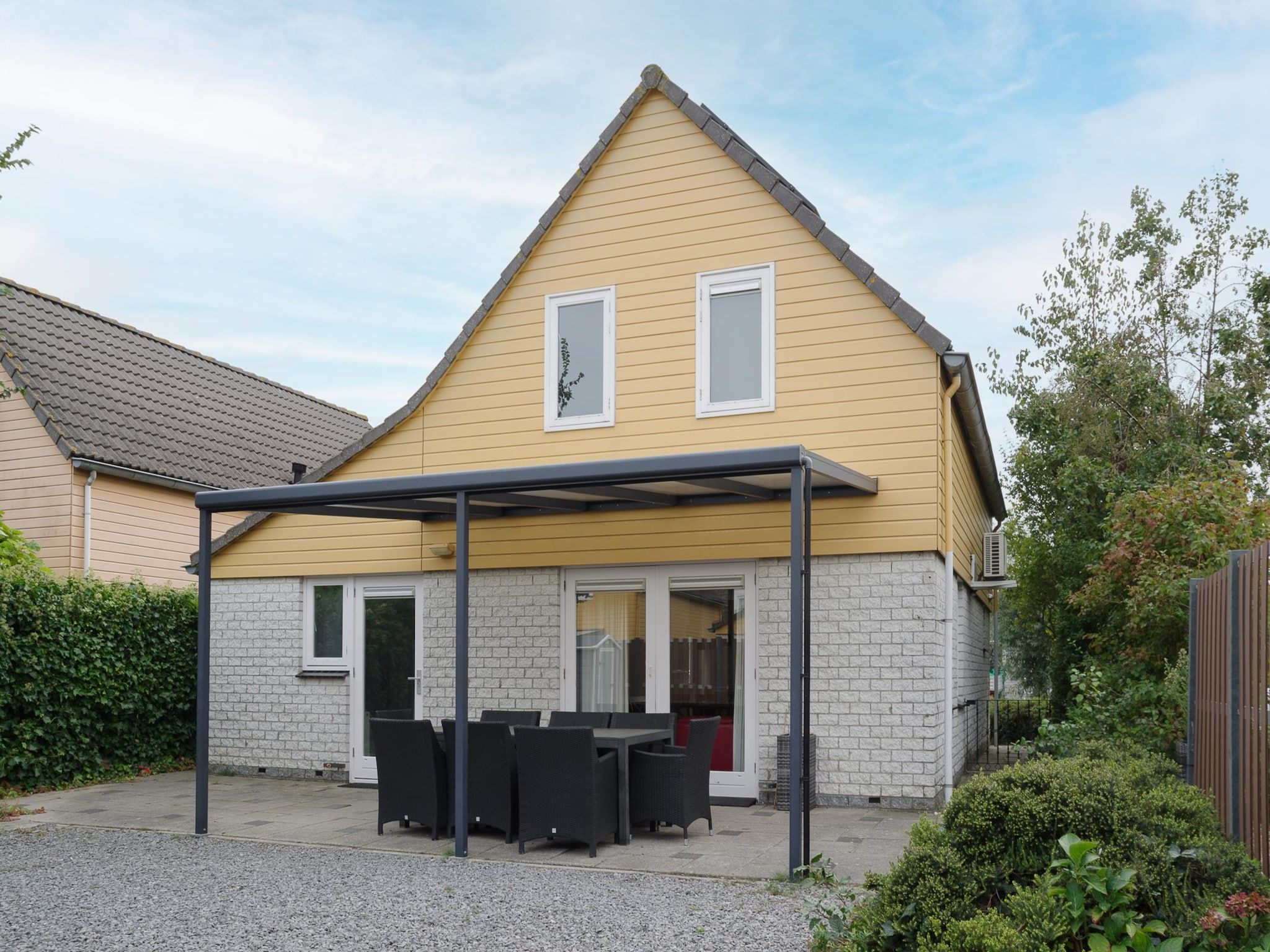 De buitenkant van Villapark De Oesterbaai 112 in Wemeldinge