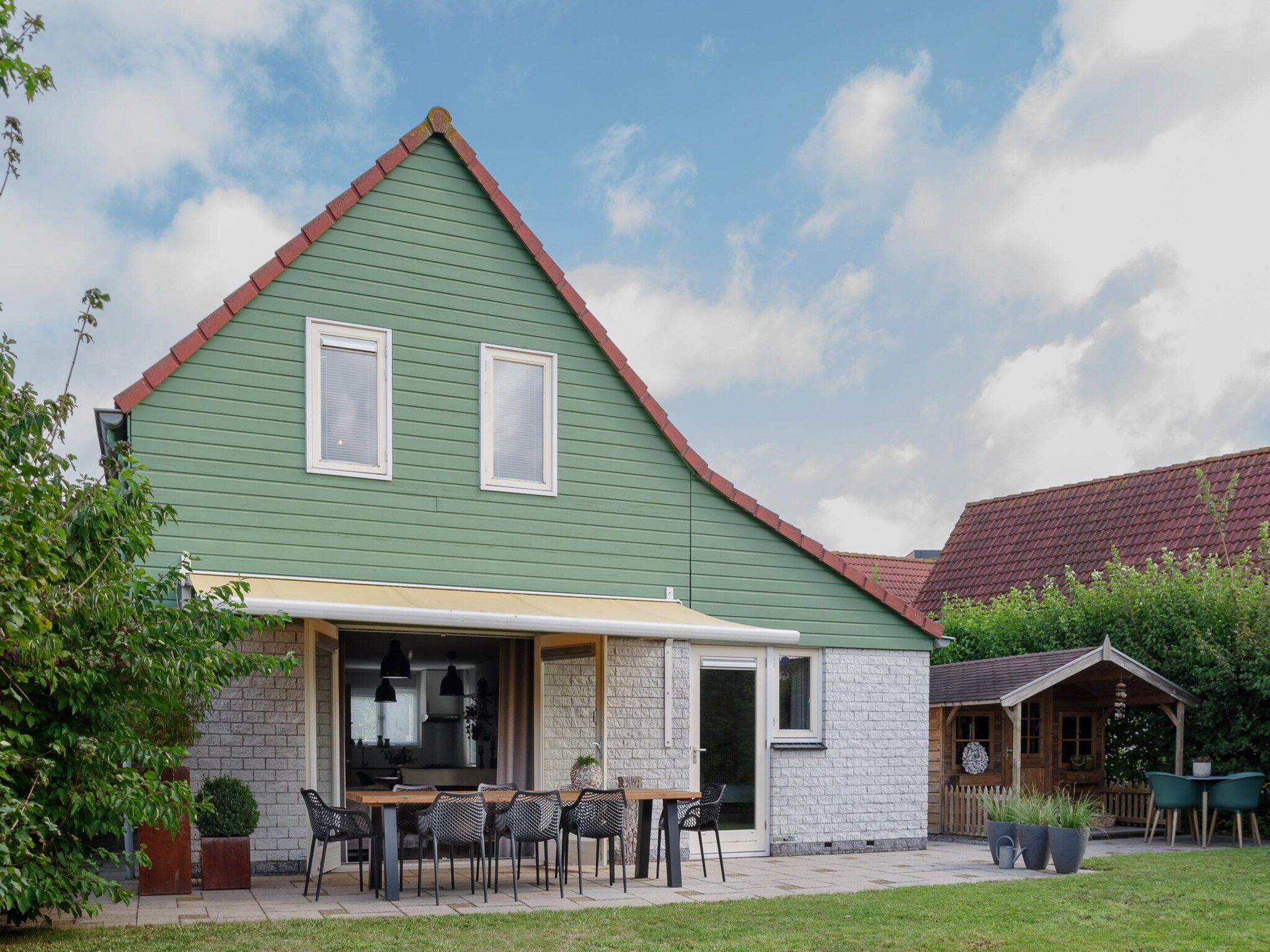 De buitenkant van Villapark De Oesterbaai 126 in Wemeldinge
