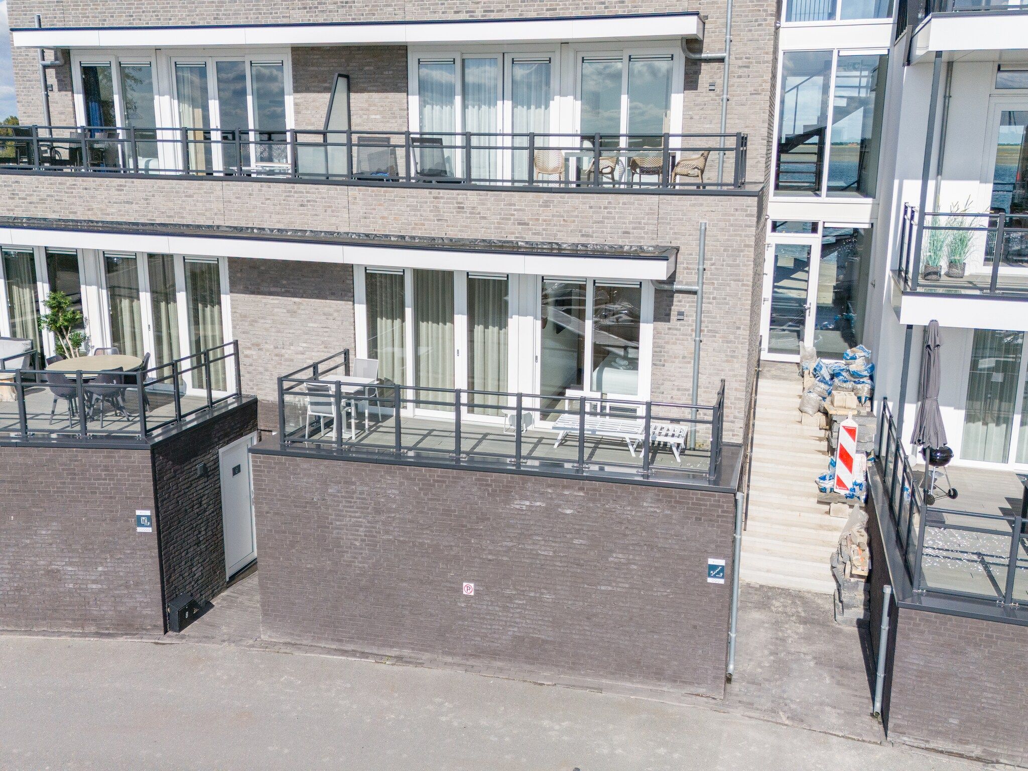 De buitenkant van Appartement Vista Maris "Charlotte's Parel" - Havenweg 8-44  Sint-Annaland in Sint-Annaland