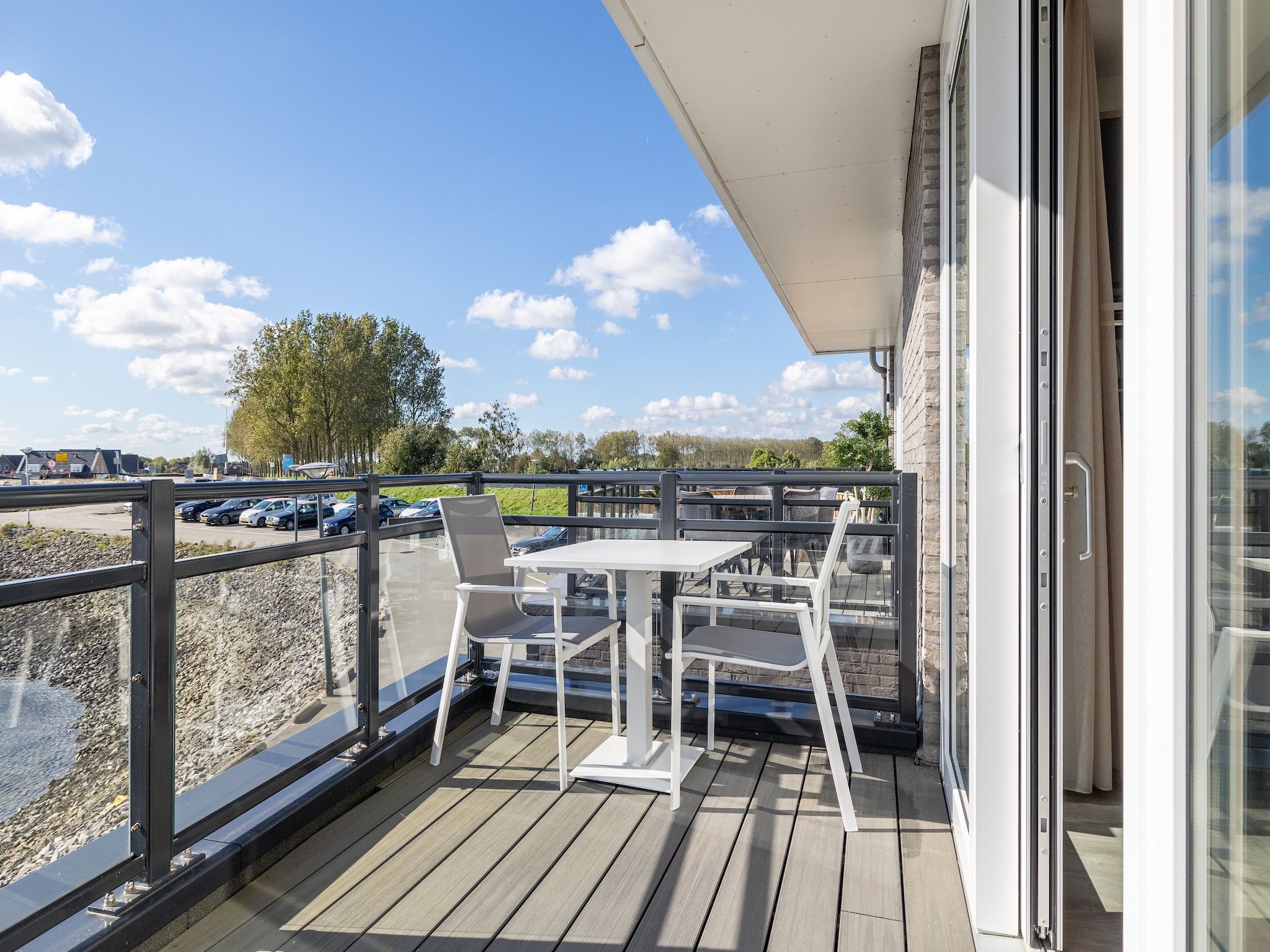Het terras van Appartement Vista Maris "Charlotte's Parel" - Havenweg 8-44  Sint-Annaland in Sint-Annaland