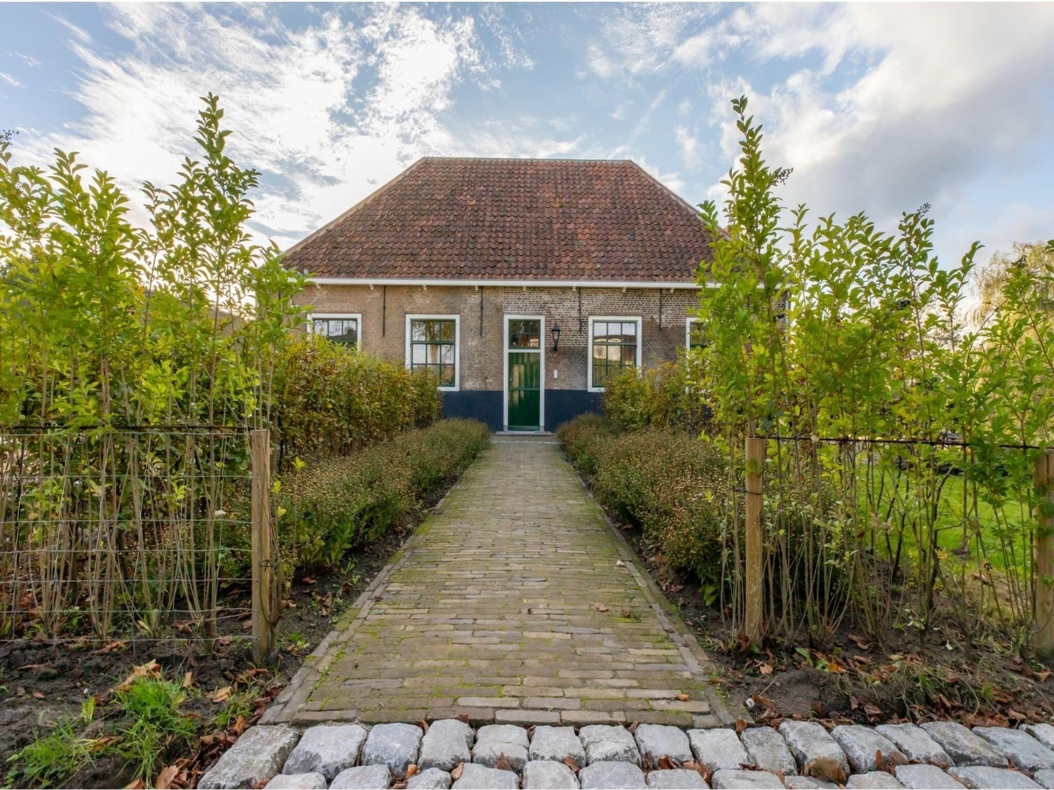 De buitenkant van Vakantiehuis 'Boerderij Molenhof' - Stationsweg 5  Heinkenszand in Heinkenszand