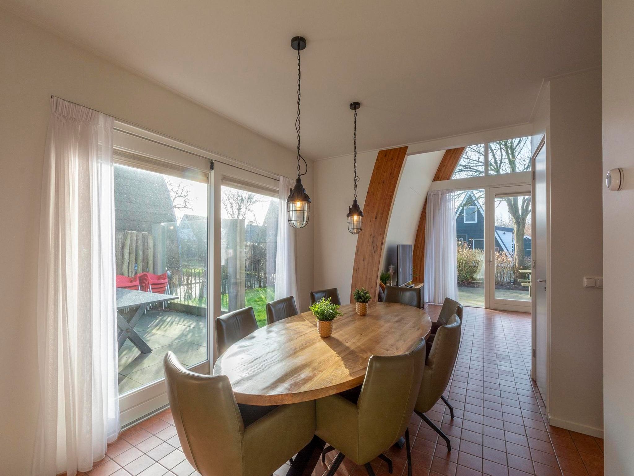 De eetkamer van Lazy Daisy in Groote Keeten