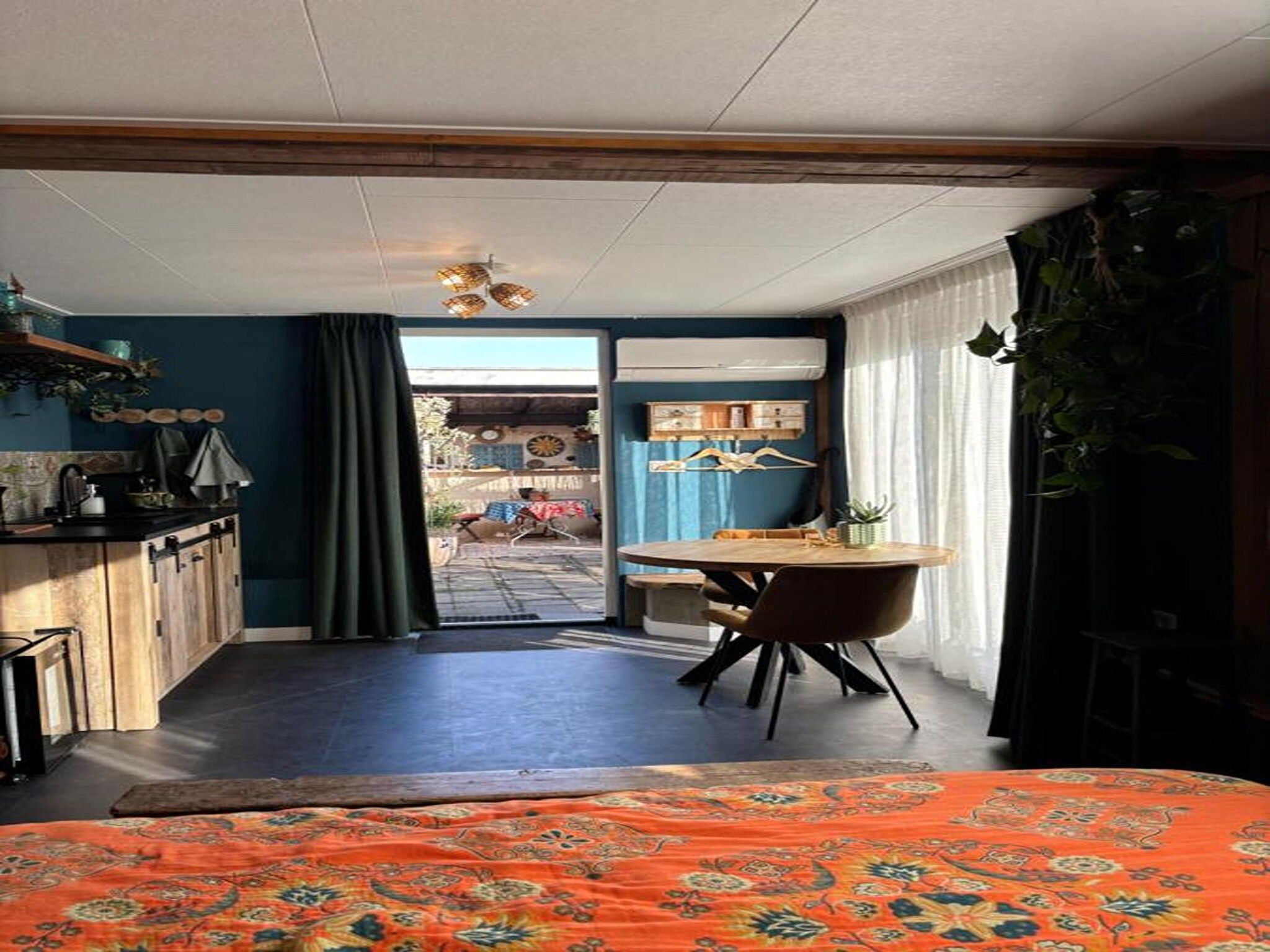 De eetkamer van B&B de Gouwe Tijd in Noordgouwe
