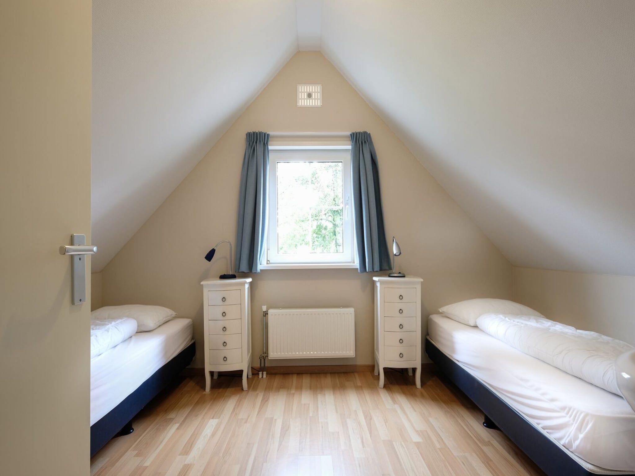 Een slaapkamer van Anzelhoef 2 in Sint Maartenszee