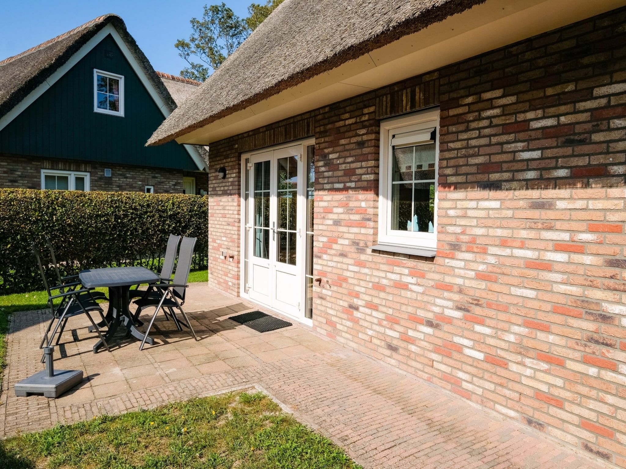 Het terras van Anzelhoef 2 in Sint Maartenszee