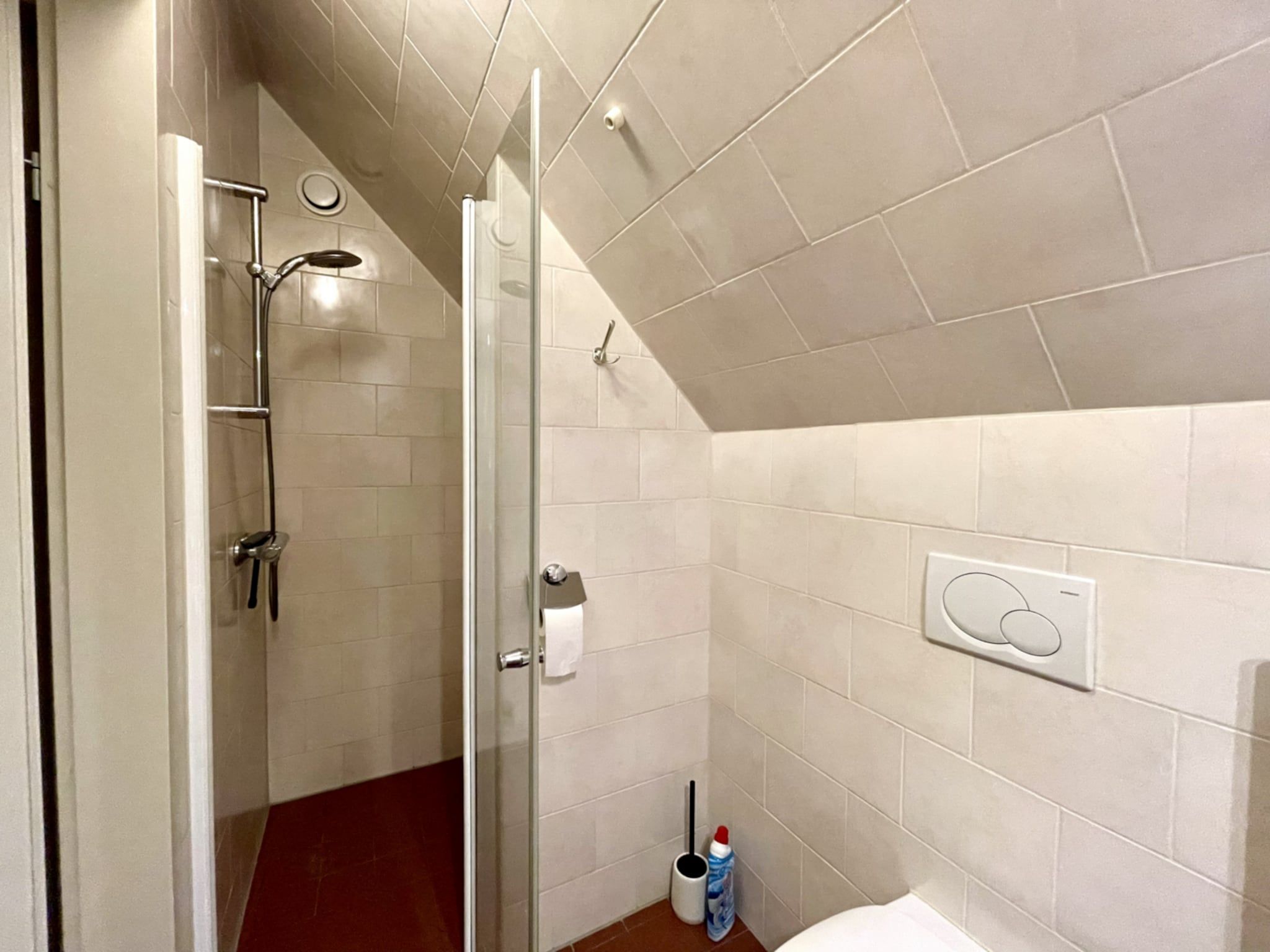 De badkamer van Anzelhoef XL 19 in Sint Maartenszee