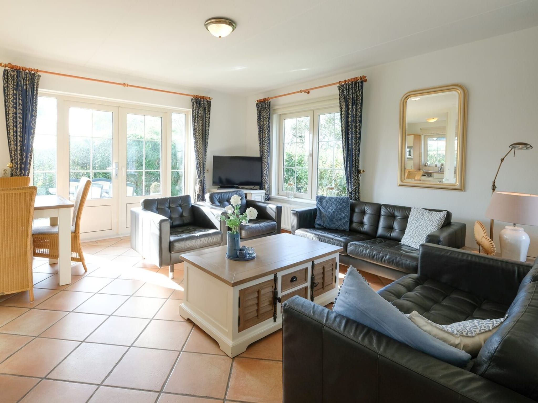 De woonkamer van Anzelhoef 28 in Sint Maartenszee