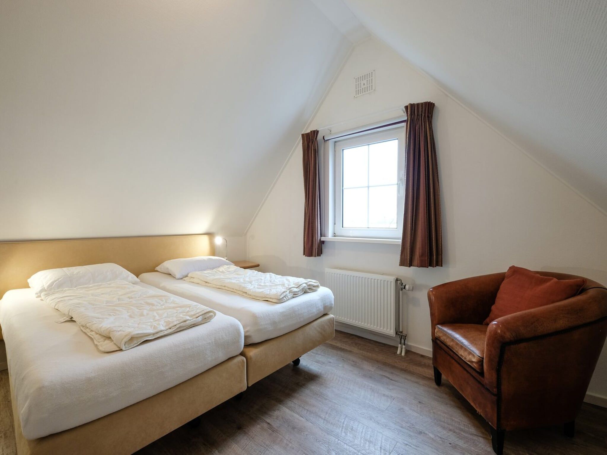 Een slaapkamer van Anzelhoef 28 in Sint Maartenszee